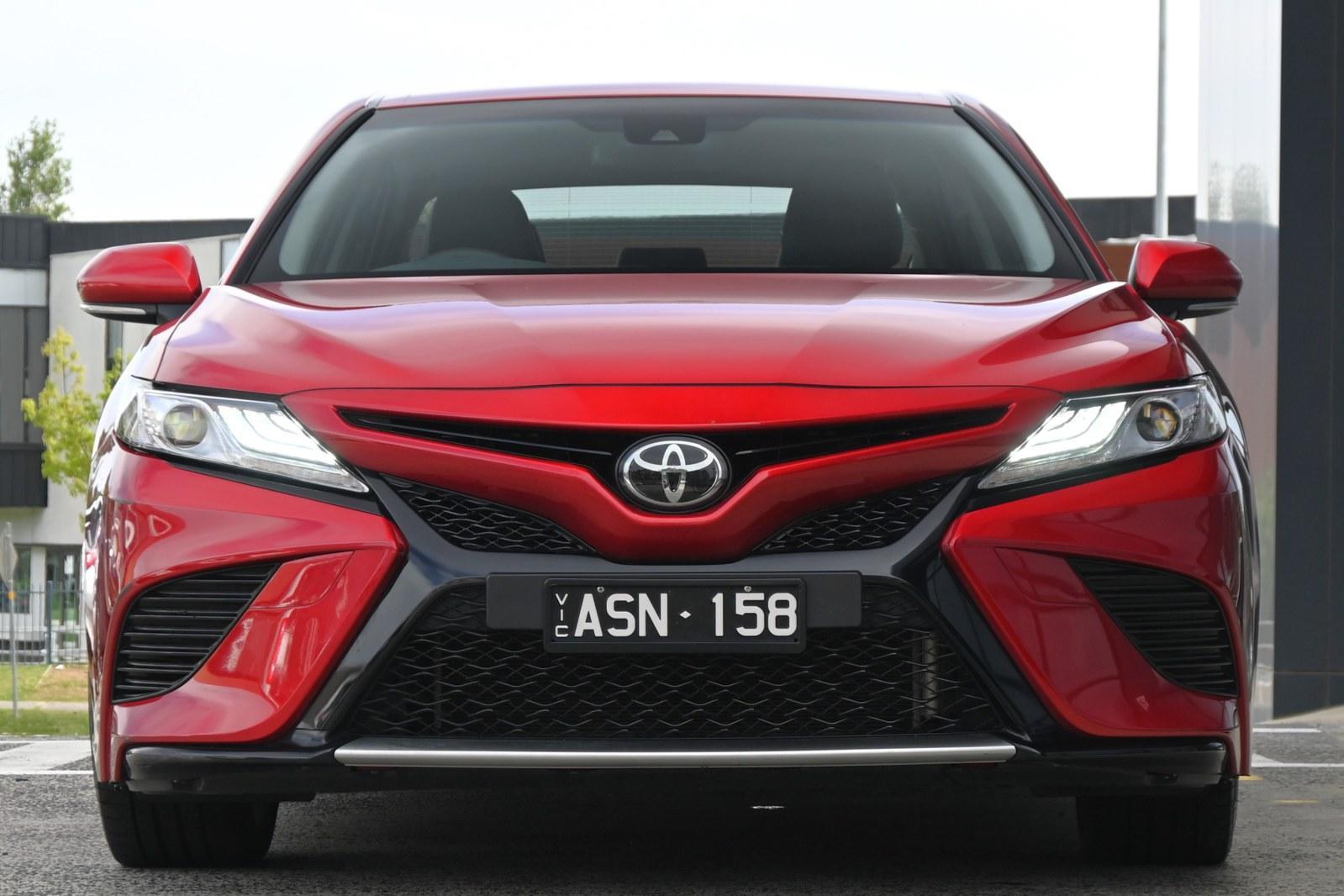 Toyota Camry image 2