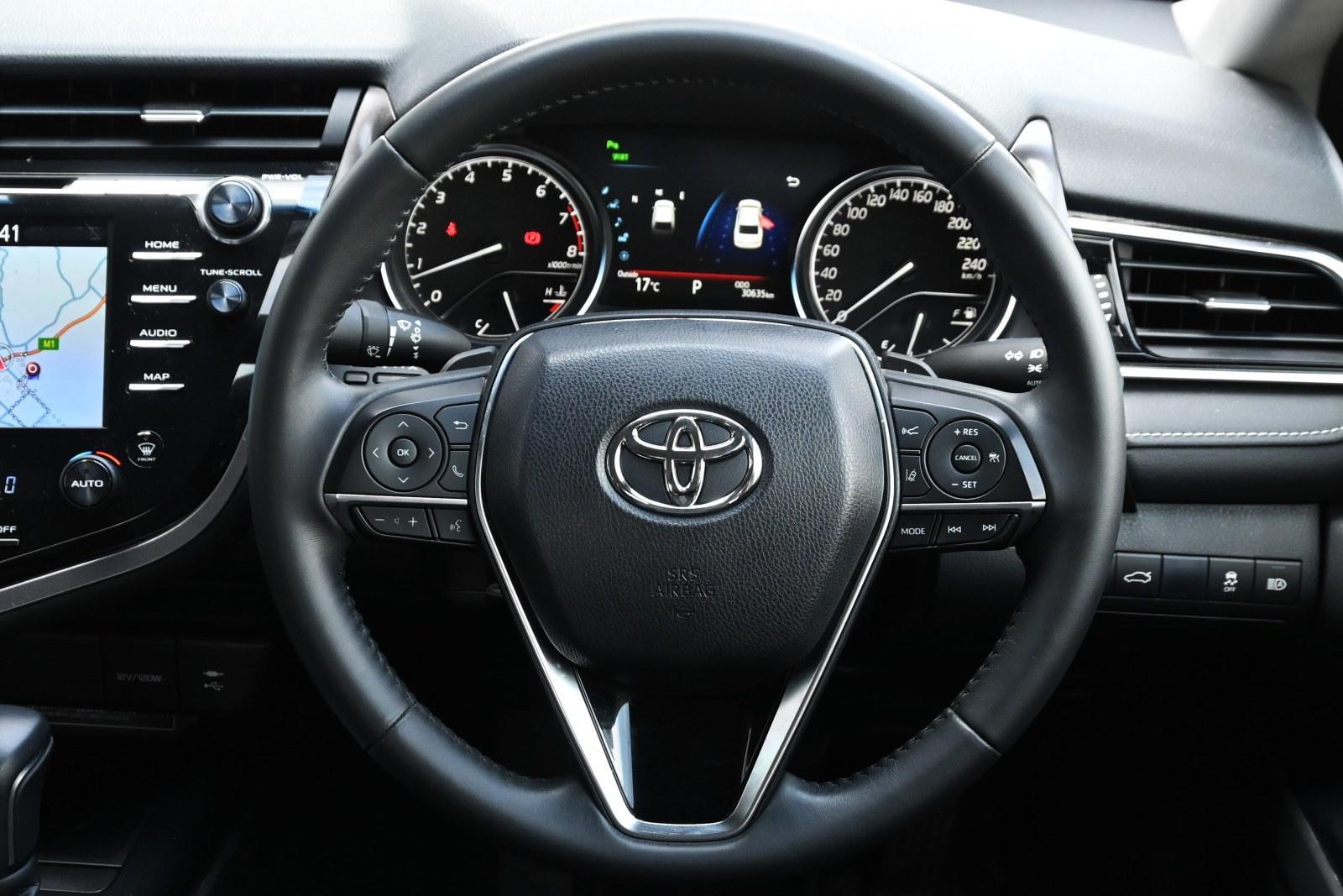 Toyota Camry image 4