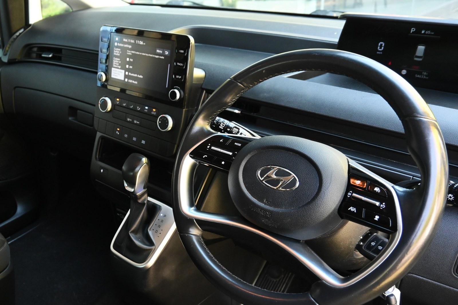 Hyundai Staria Load image 3