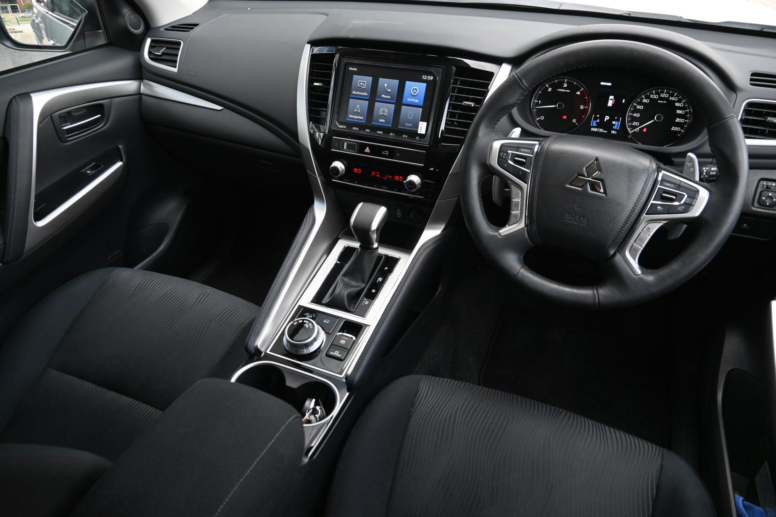 Mitsubishi Pajero Sport image 3