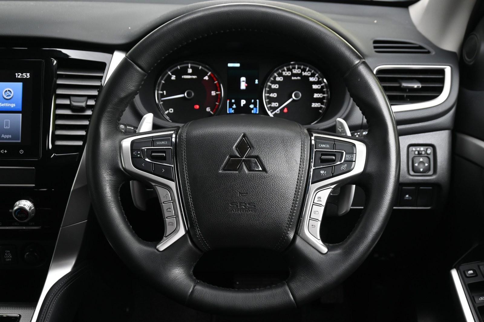 Mitsubishi Pajero Sport image 4