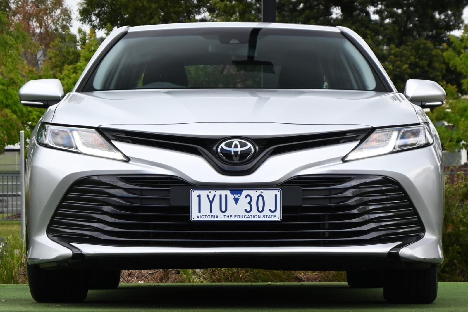Toyota Camry image 2