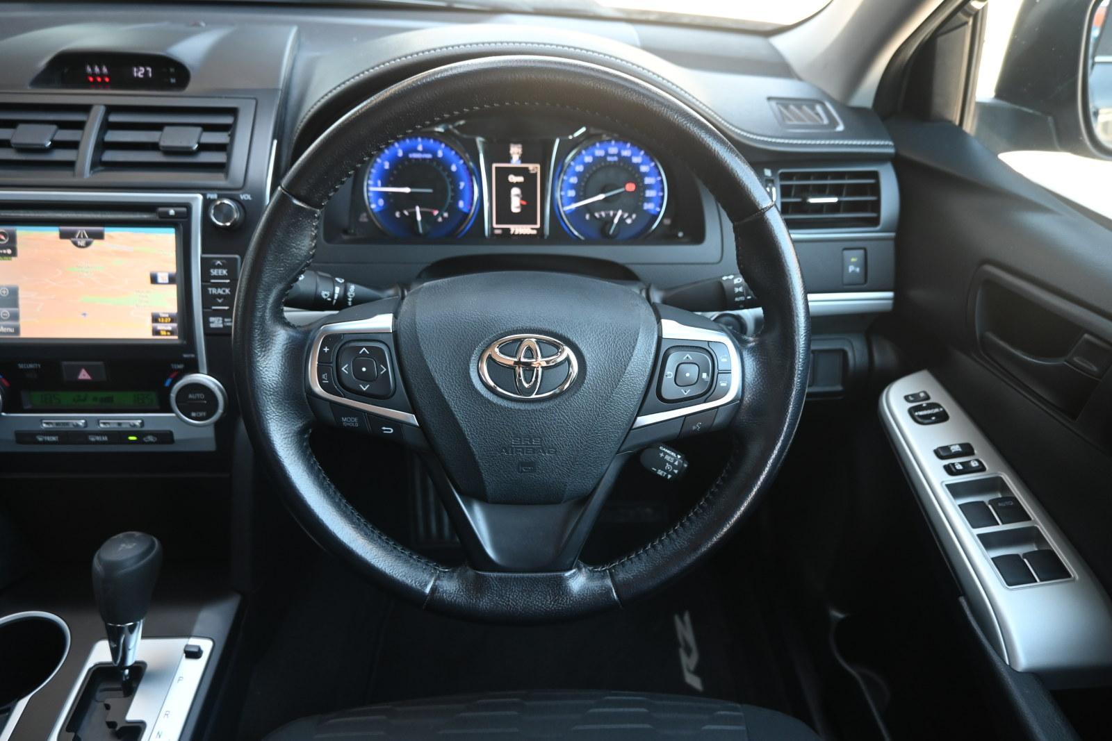 Toyota Camry image 4