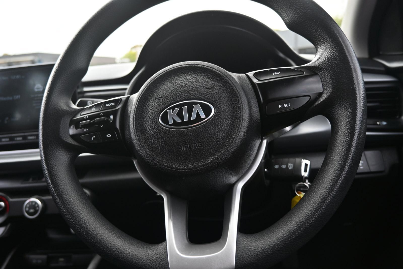 Kia Rio image 4