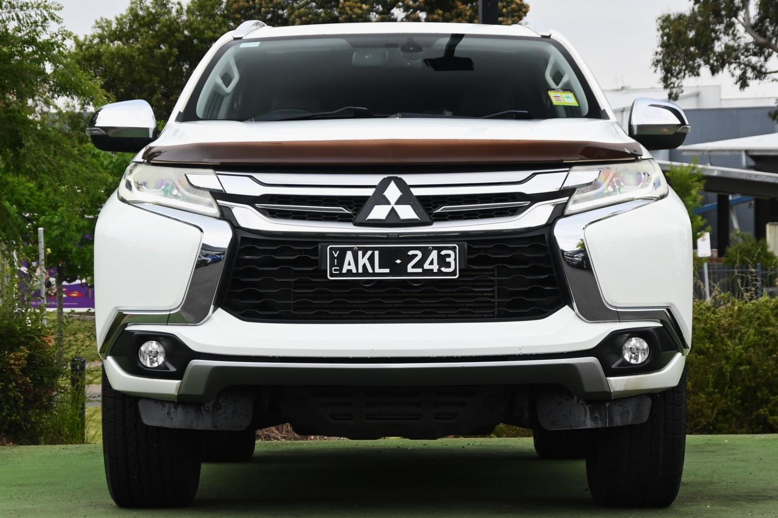 Mitsubishi Pajero Sport image 2