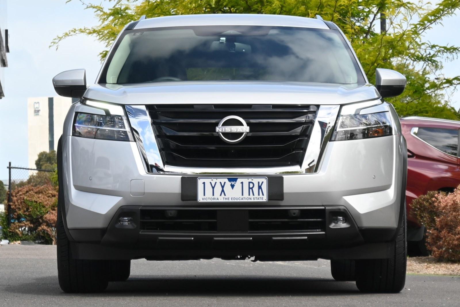 Nissan Pathfinder image 2
