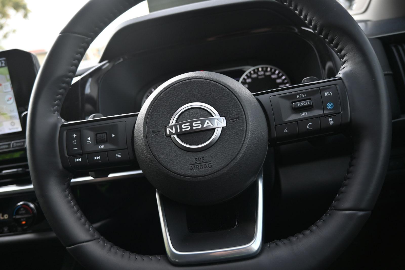 Nissan Pathfinder image 4