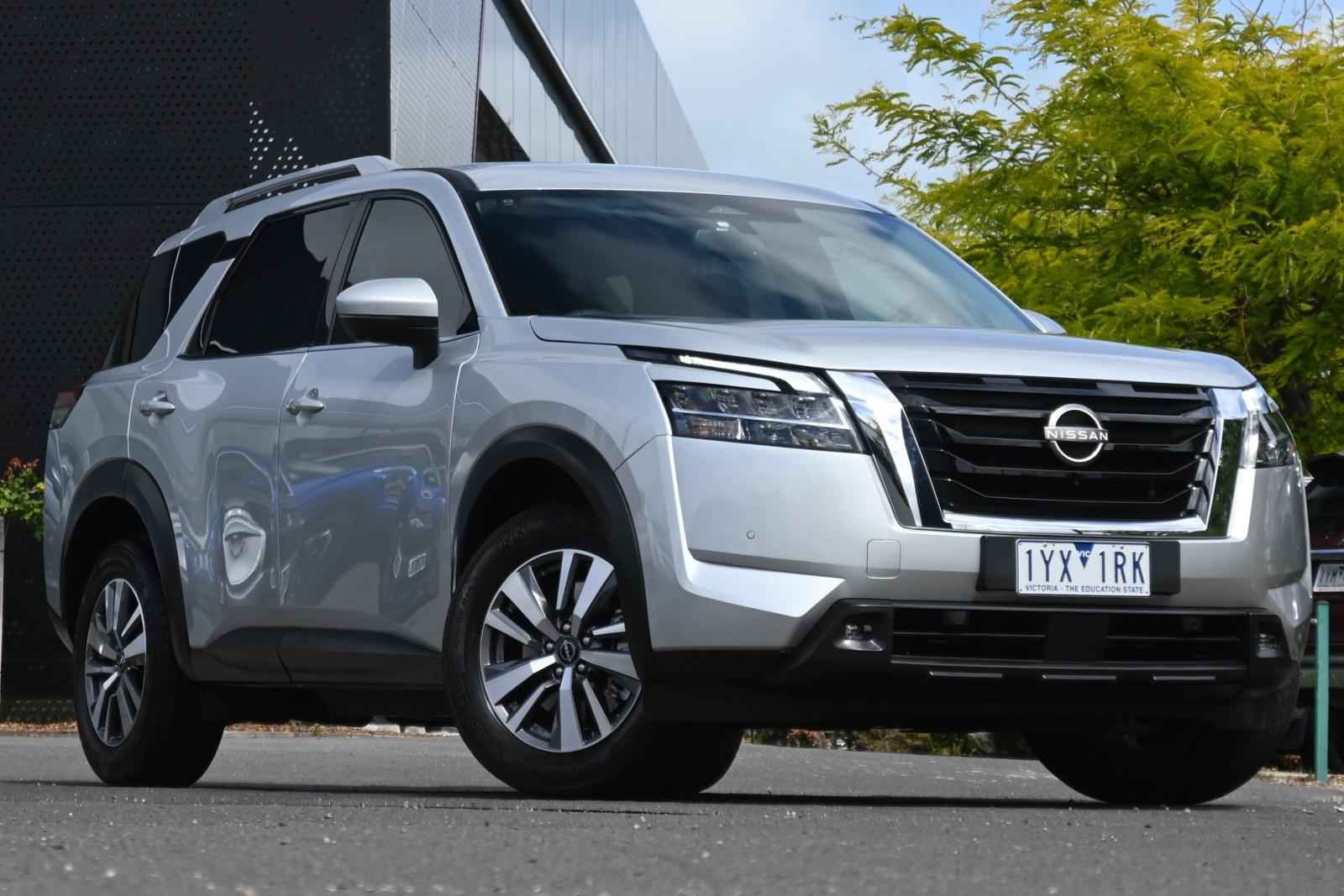 Nissan Pathfinder image 1