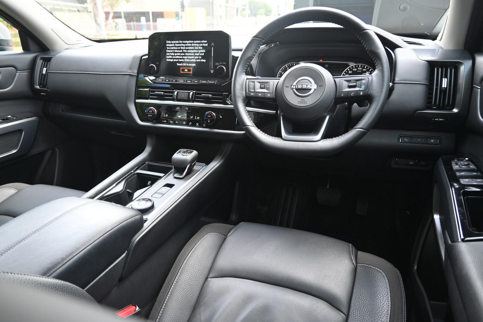 Nissan Pathfinder image 3