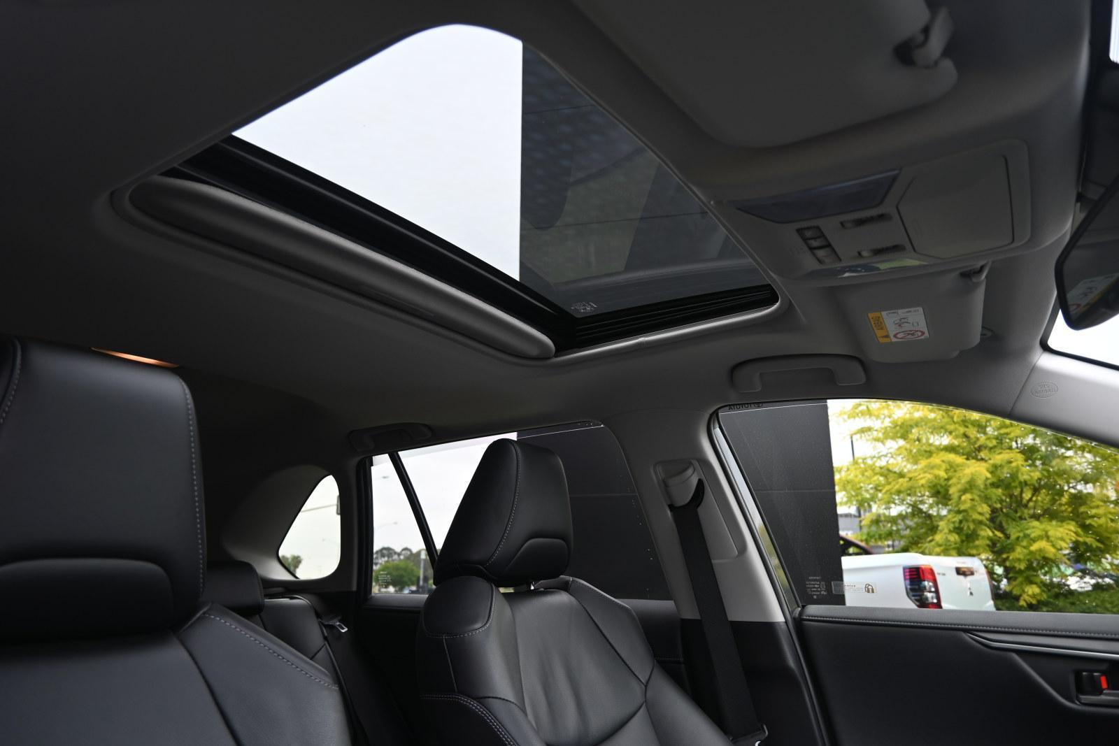 Toyota Rav4 image 3
