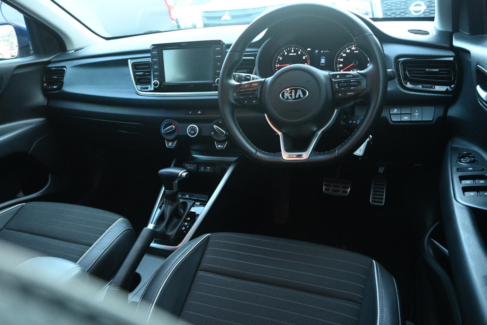 Kia Rio image 3