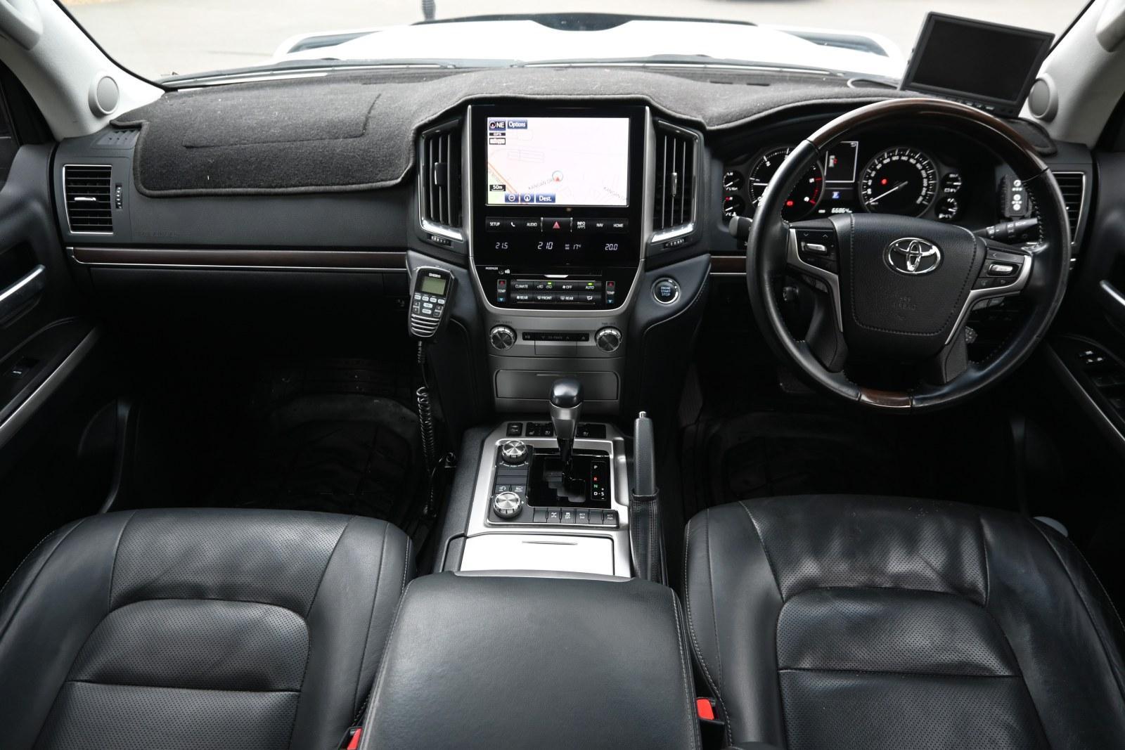 Toyota Landcruiser image 3