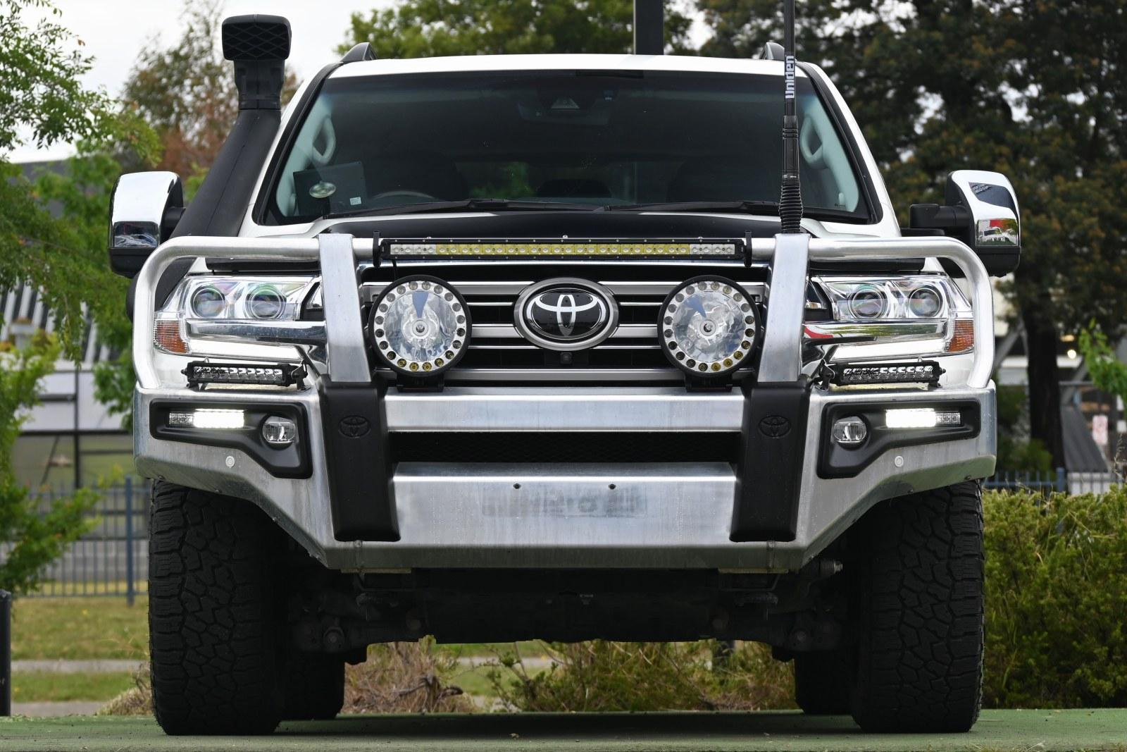 Toyota Landcruiser image 2