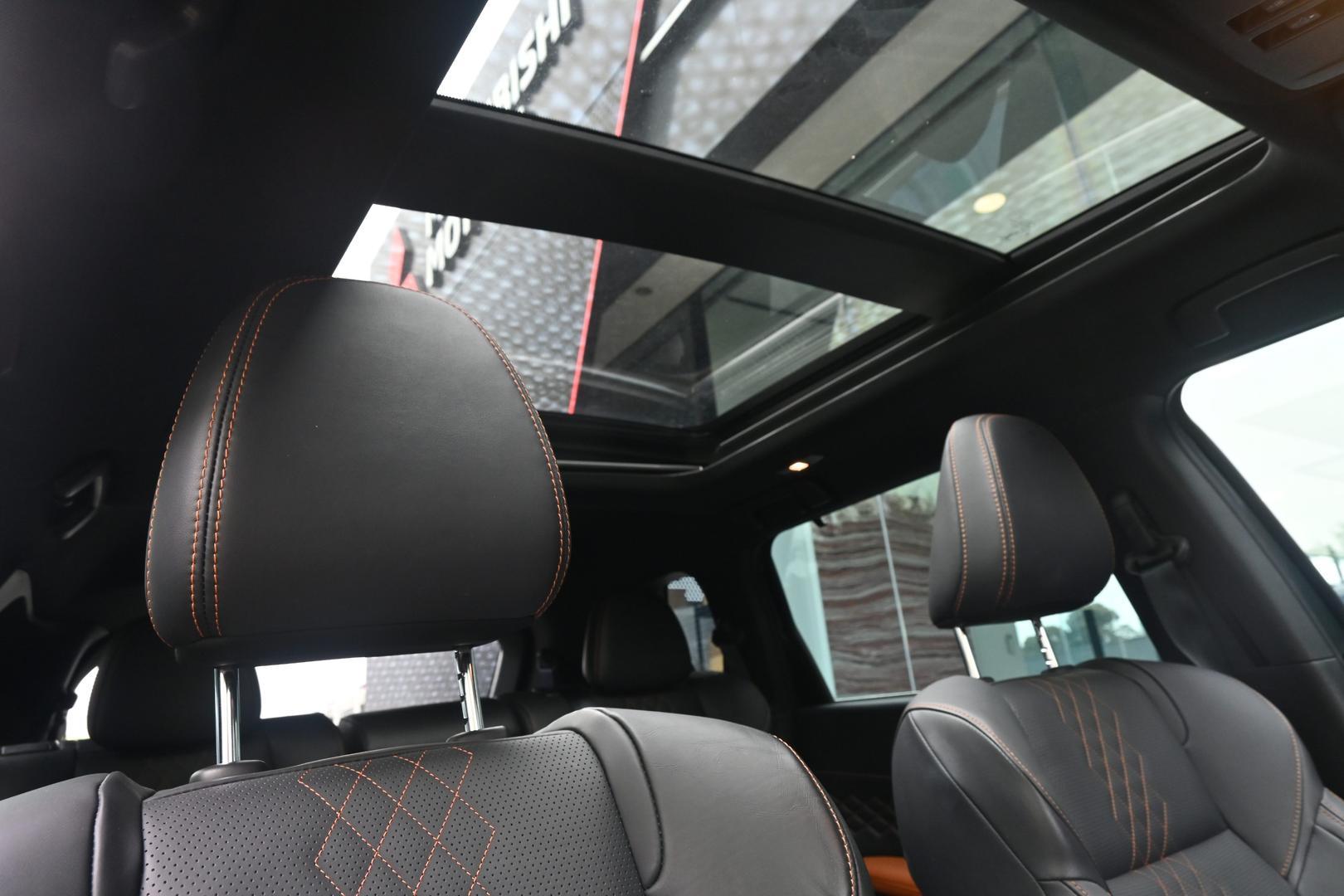 Mitsubishi Outlander image 3