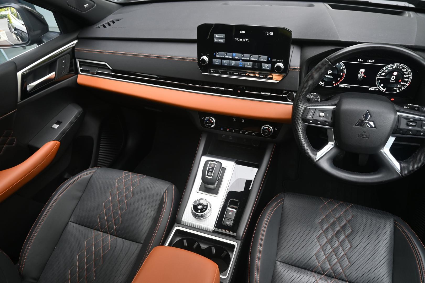 Mitsubishi Outlander image 4