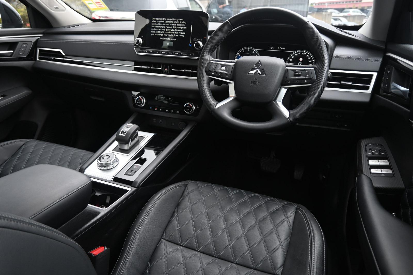 Mitsubishi Outlander image 4