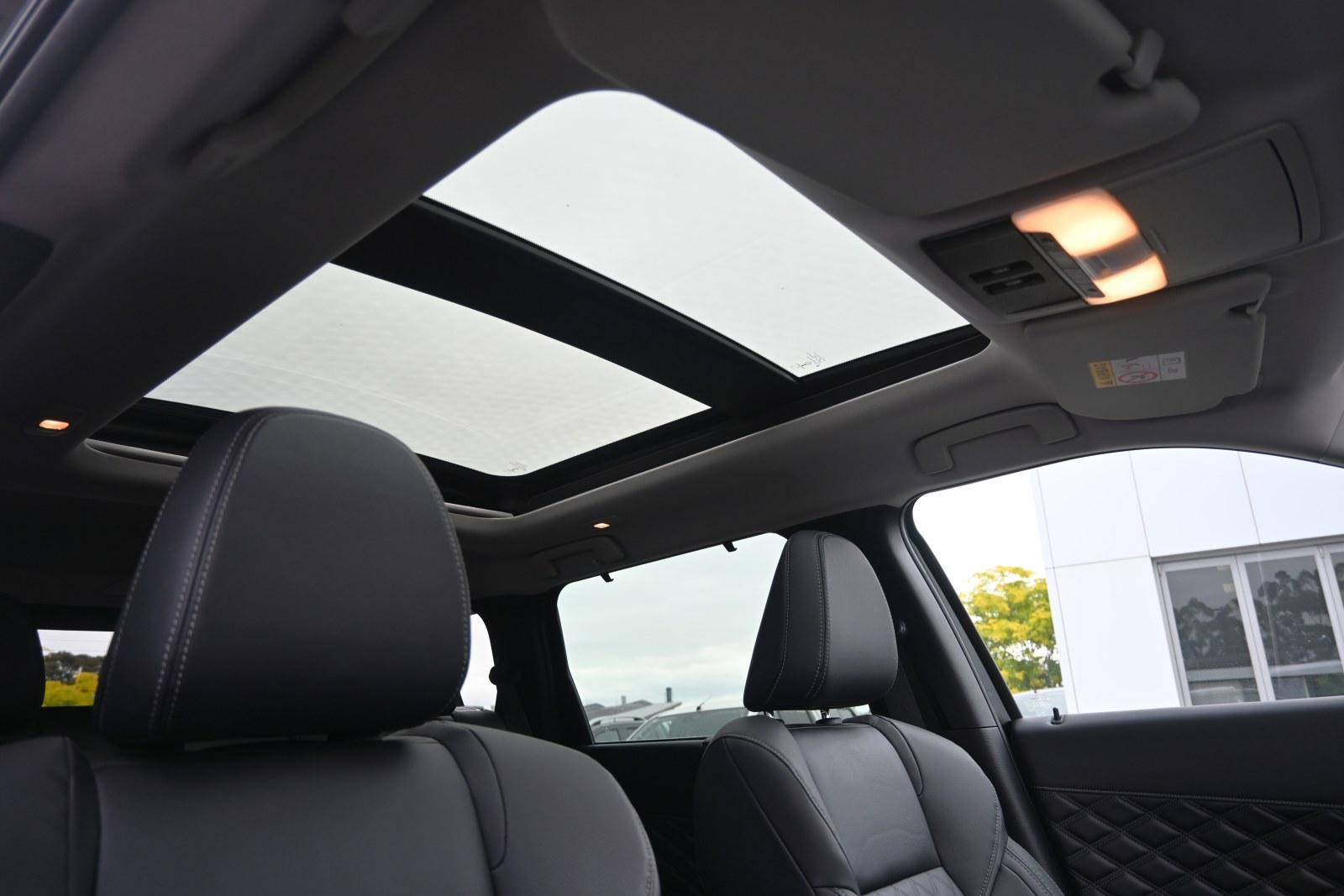Mitsubishi Outlander image 3