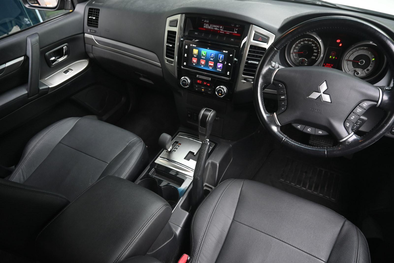 Mitsubishi Pajero image 3
