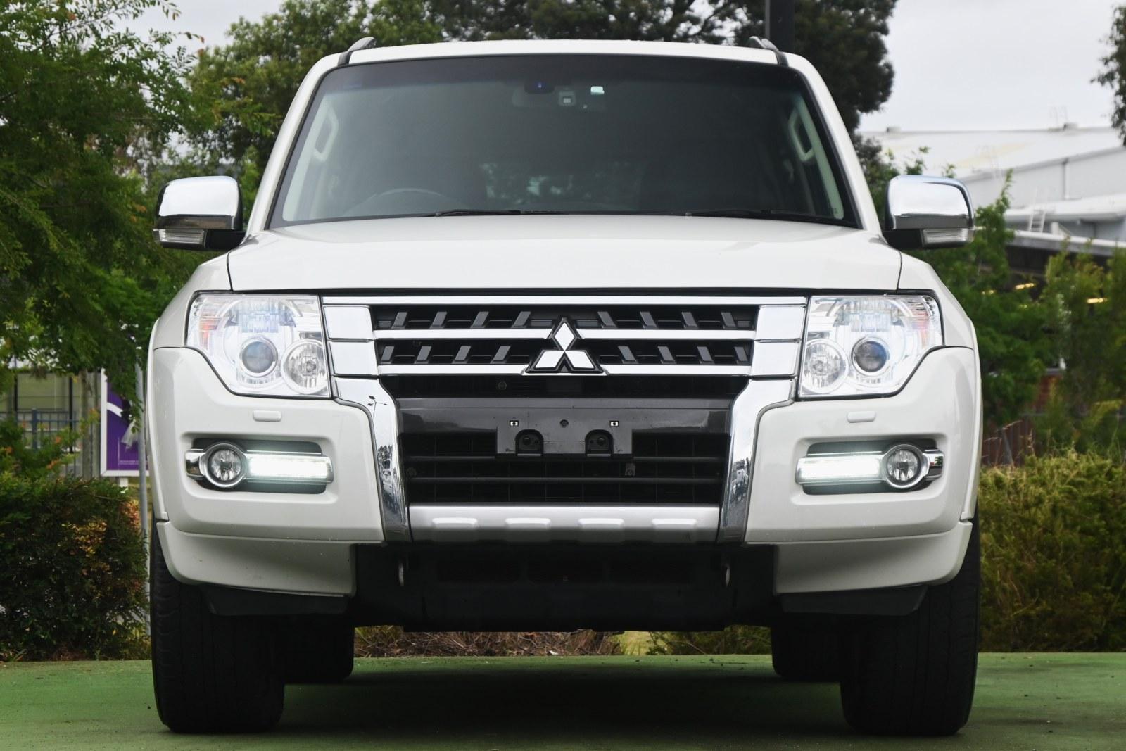 Mitsubishi Pajero image 2