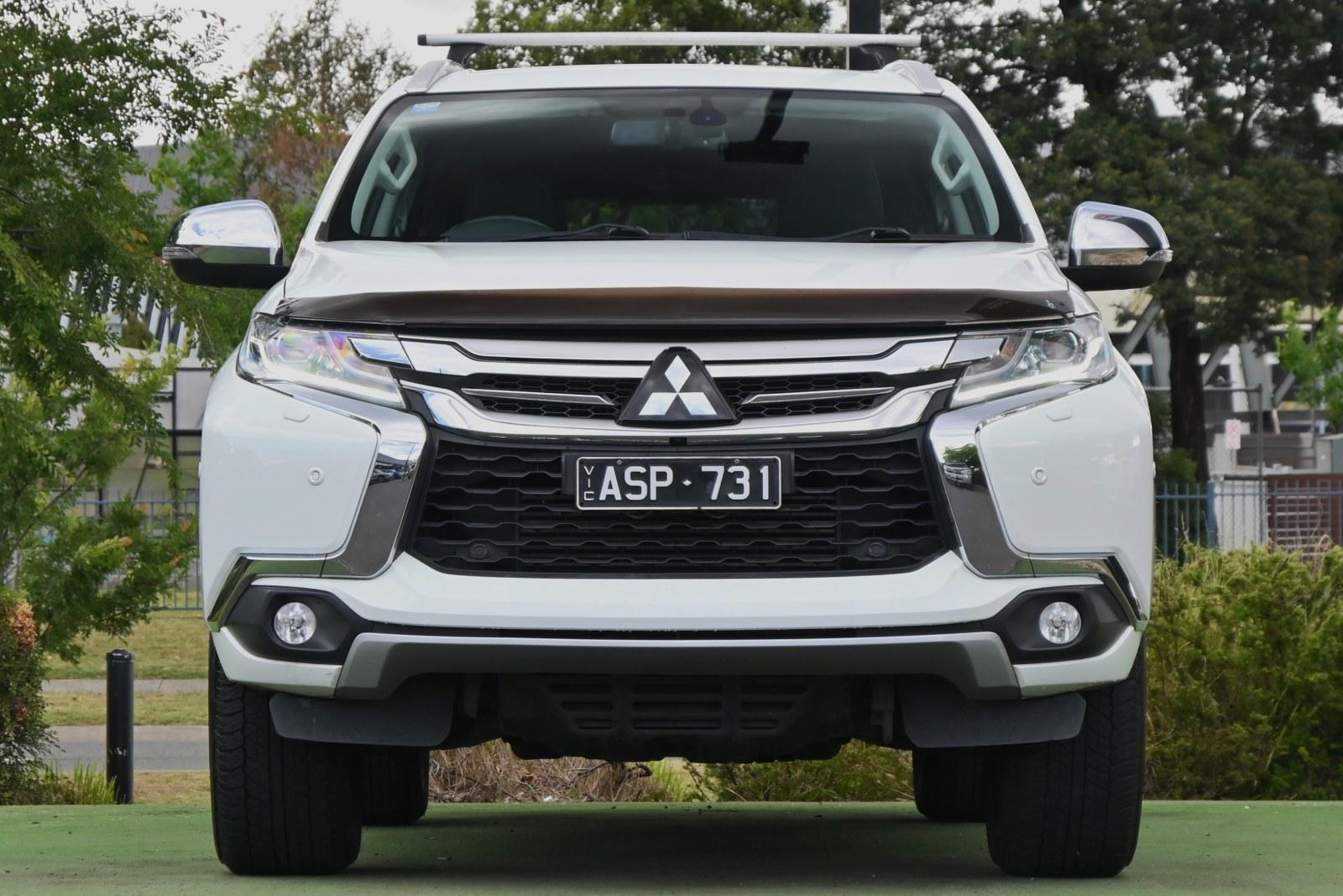 Mitsubishi Pajero Sport image 2