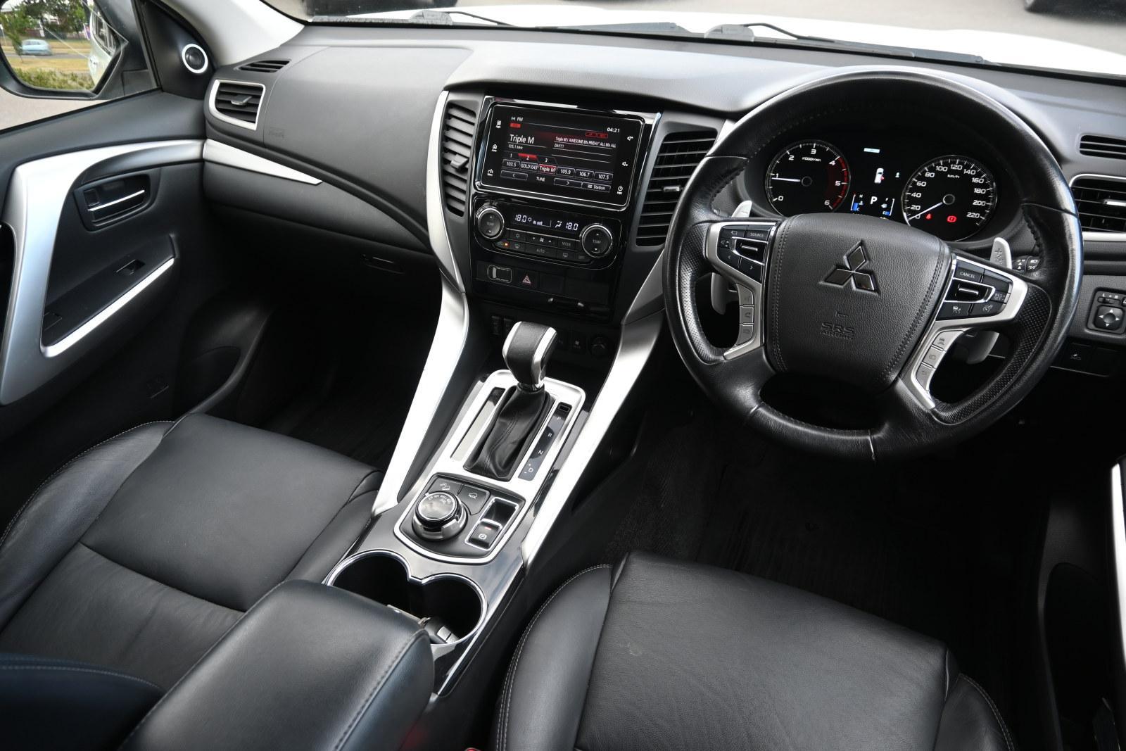 Mitsubishi Pajero Sport image 3