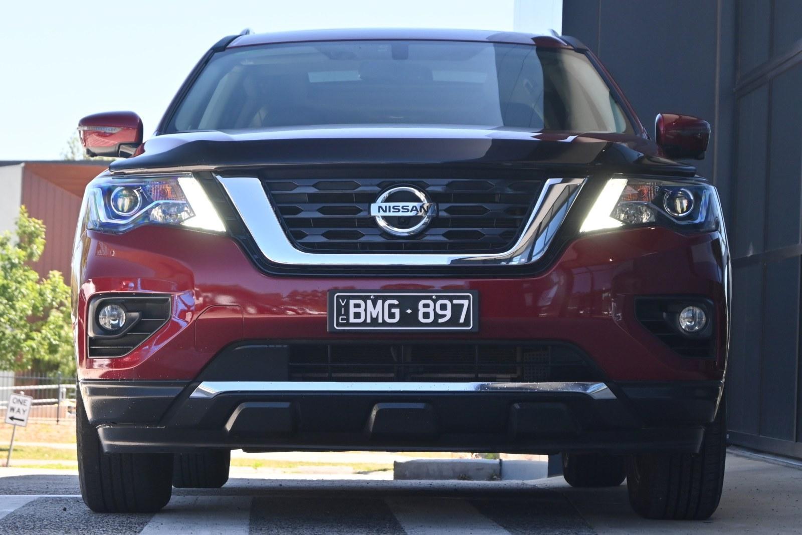Nissan Pathfinder image 2