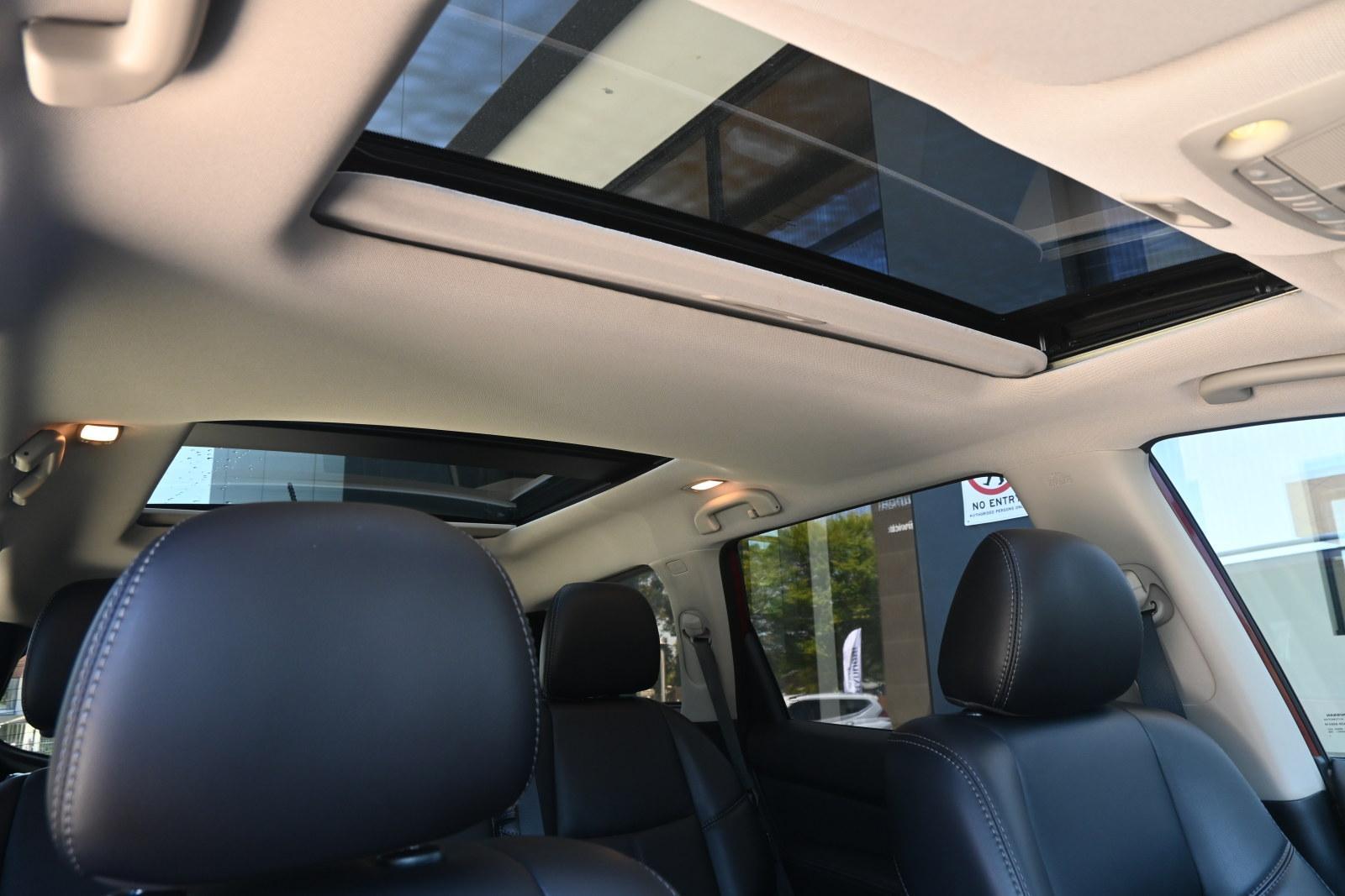 Nissan Pathfinder image 3