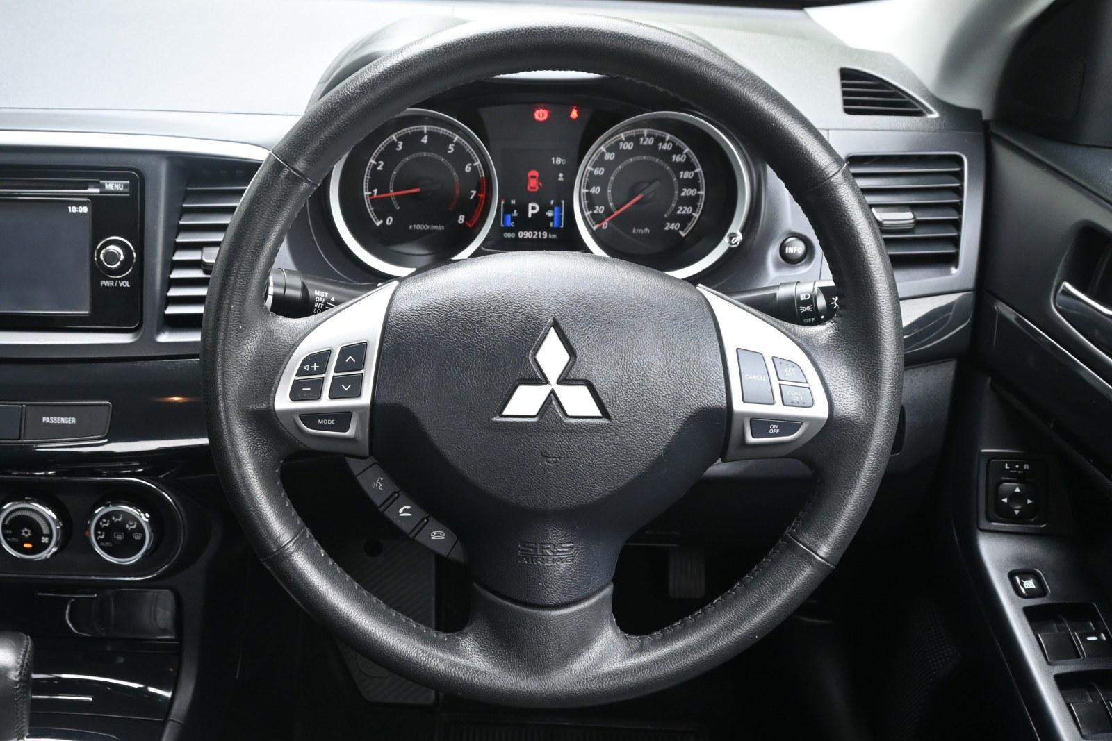 Mitsubishi Lancer image 4
