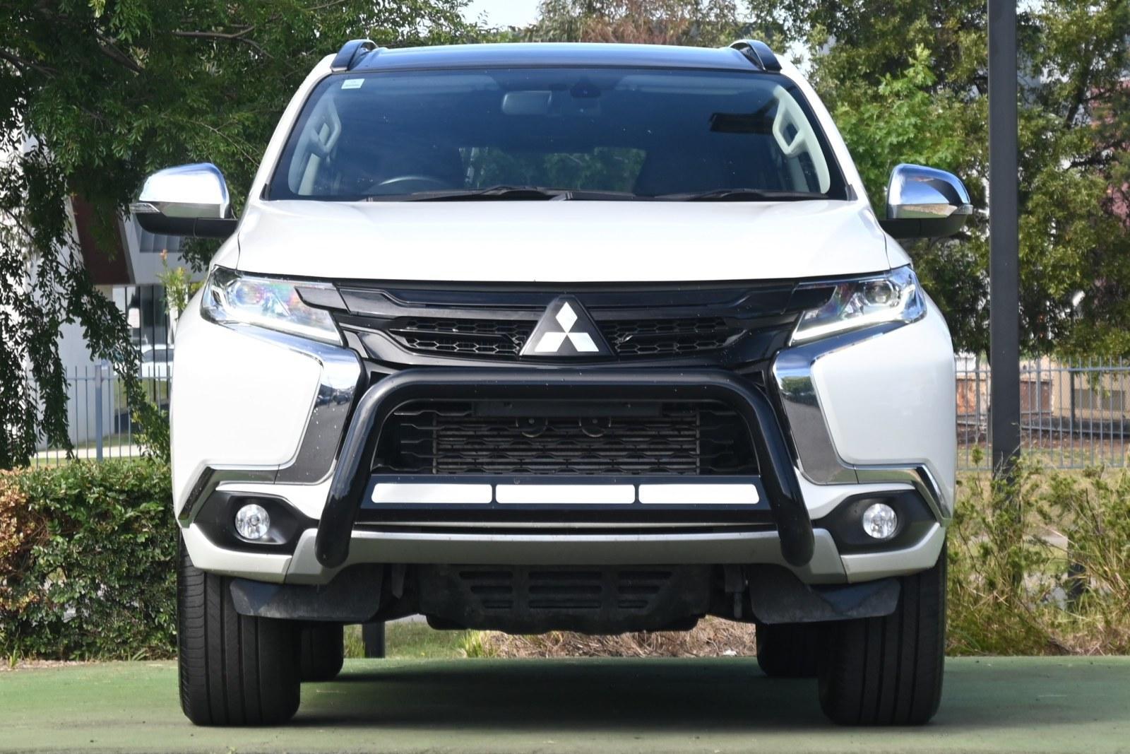 Mitsubishi Pajero Sport image 2