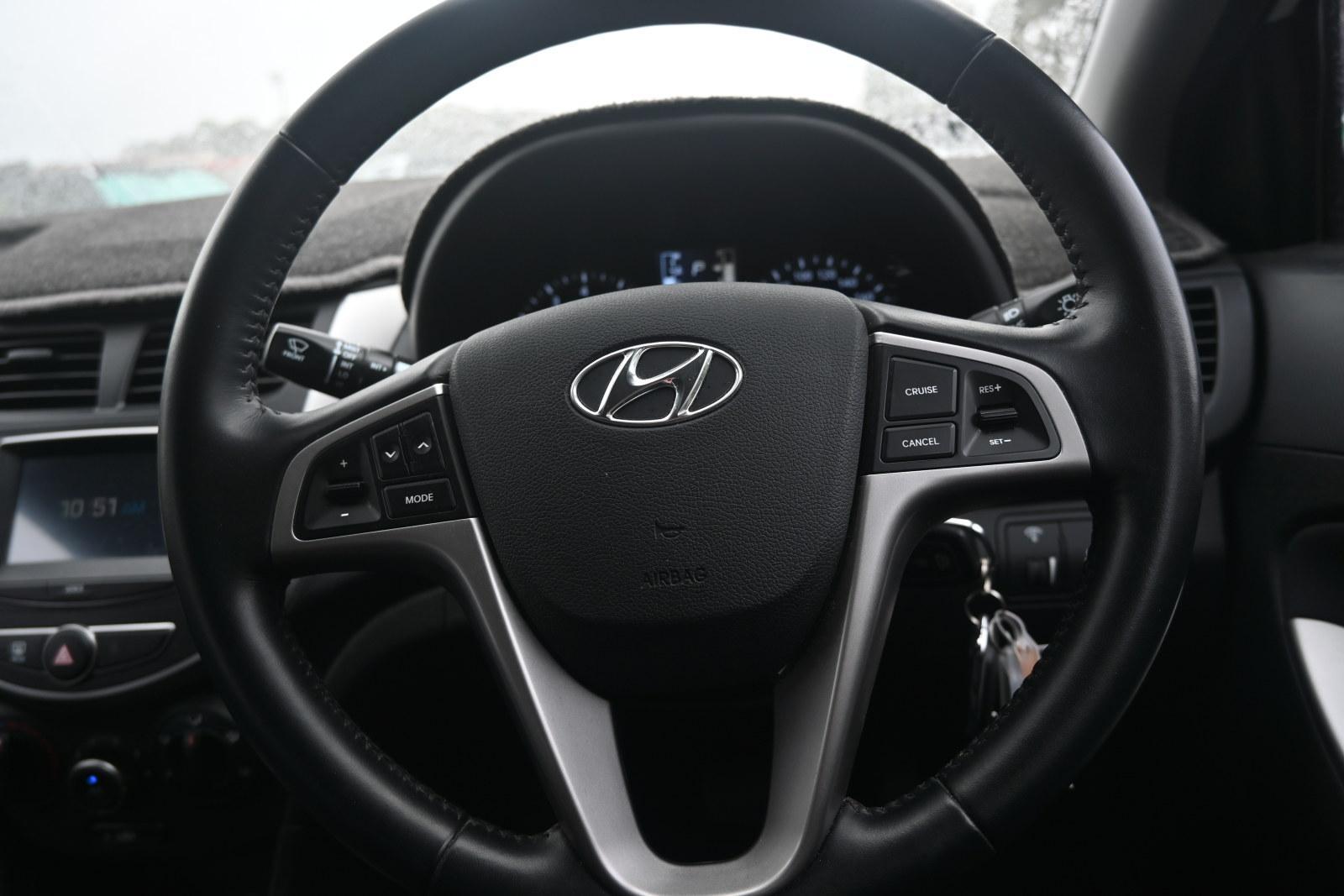 Hyundai Elantra image 4