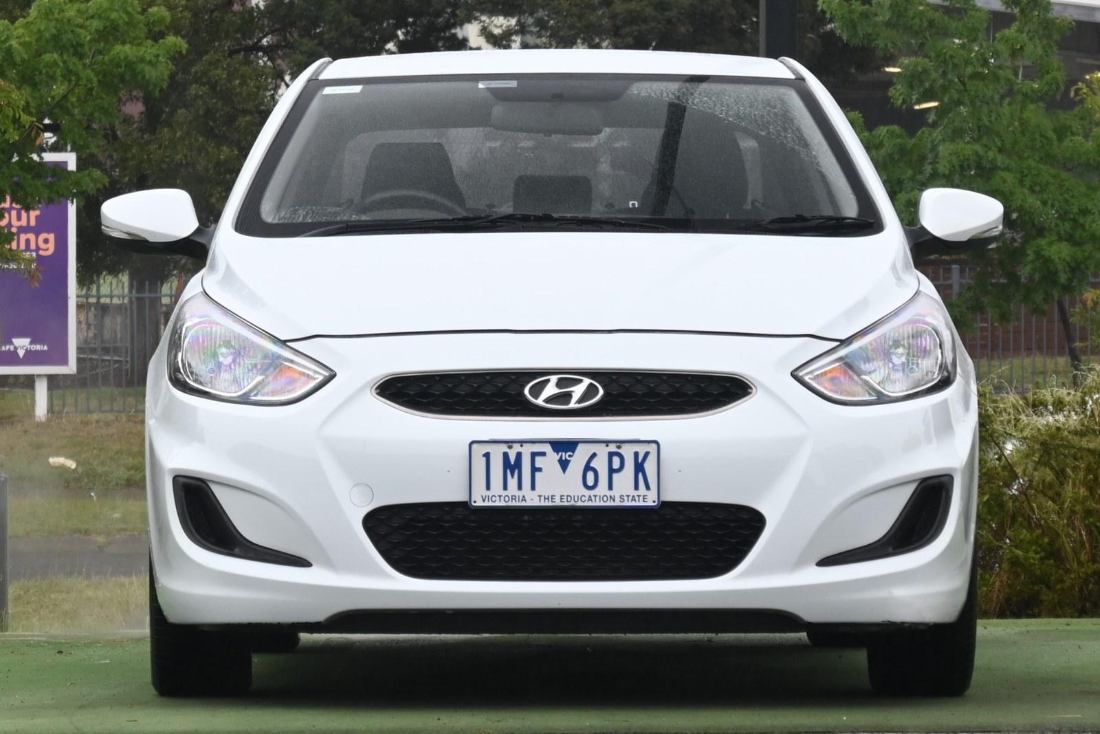 Hyundai Elantra image 2
