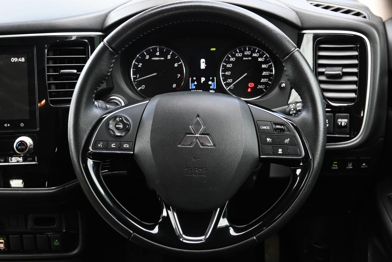 Mitsubishi Outlander image 4