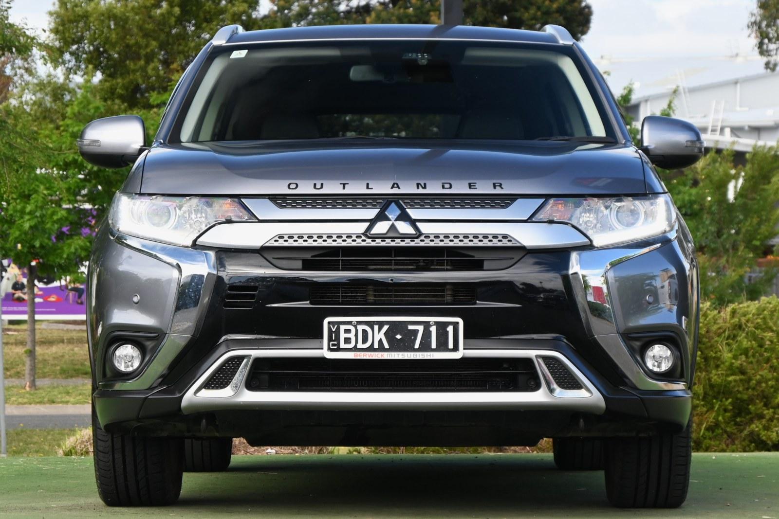 Mitsubishi Outlander image 2