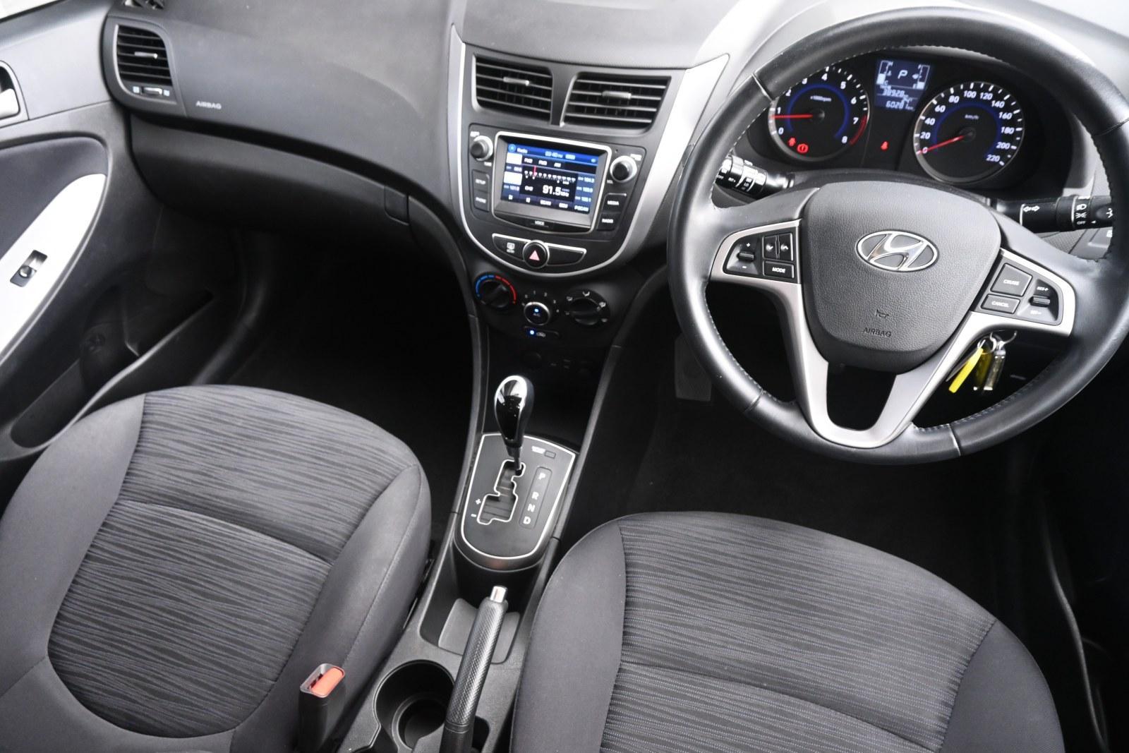 Hyundai Accent image 3