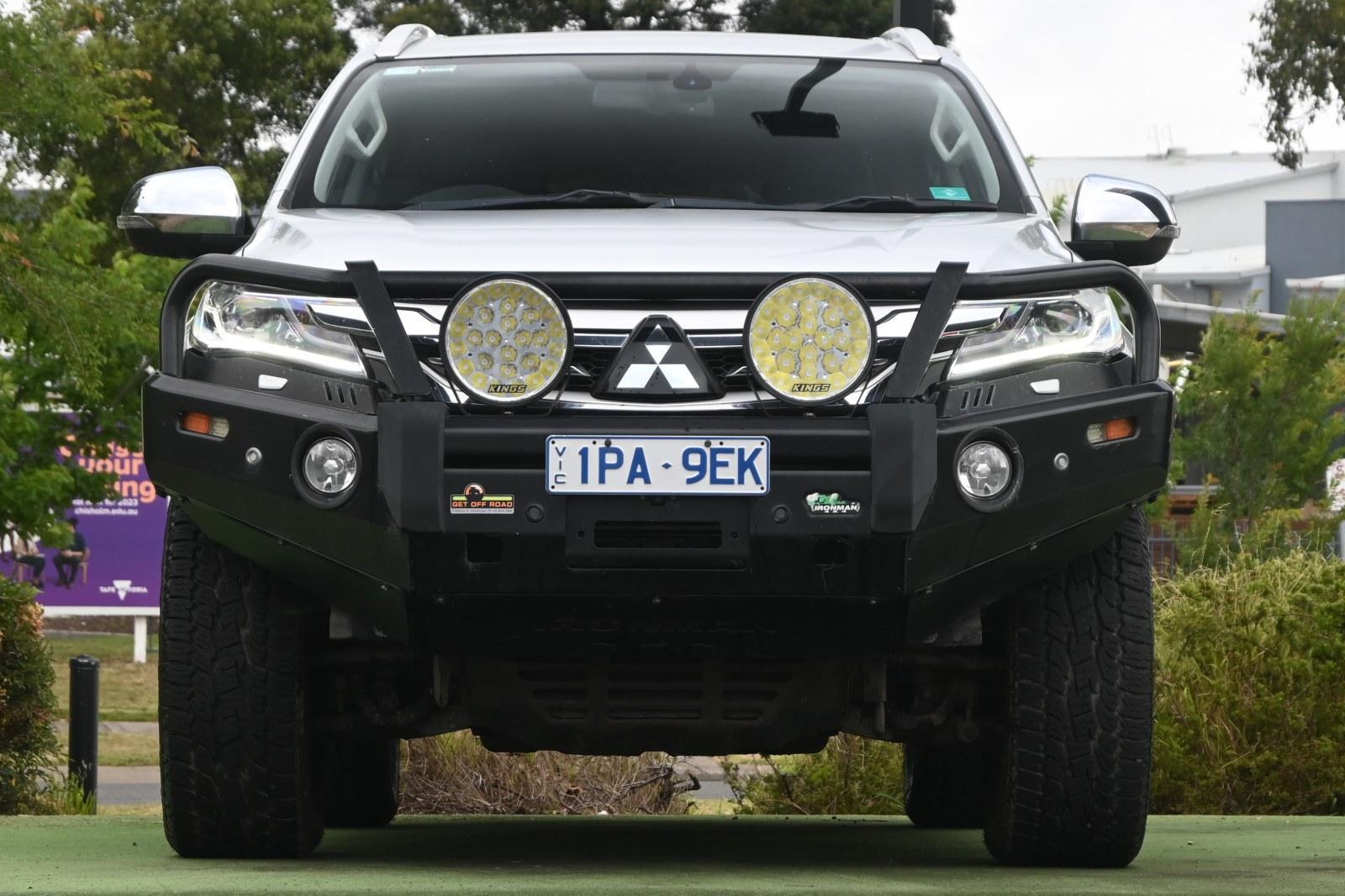 Mitsubishi Pajero Sport image 2