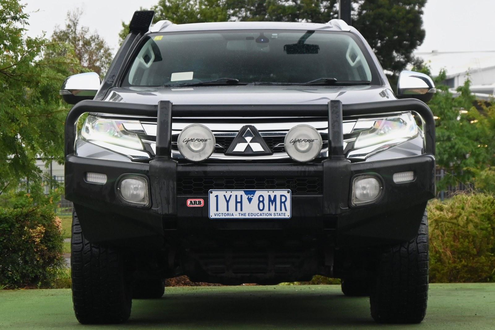 Mitsubishi Pajero Sport image 2