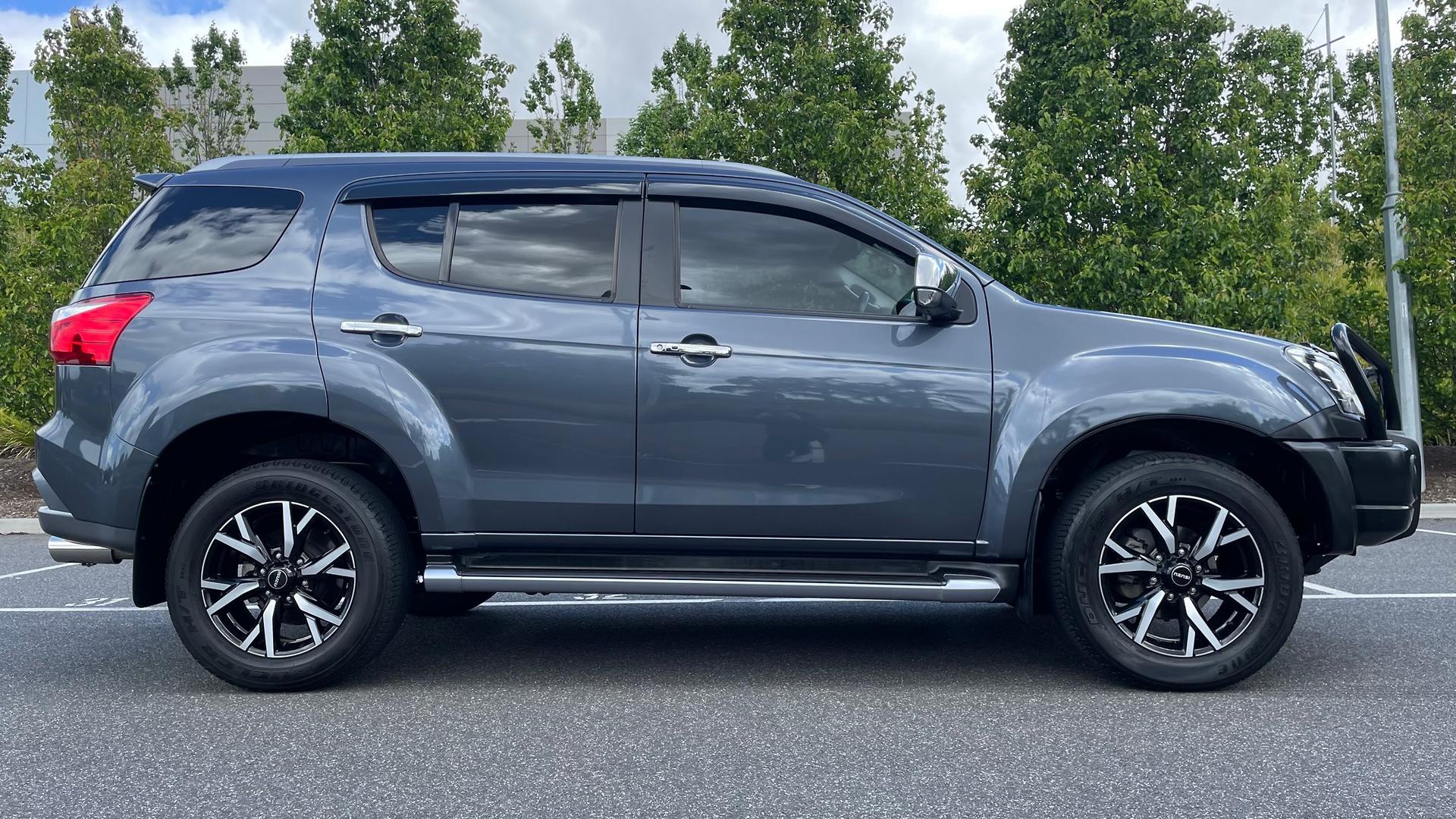 Isuzu Mu-x image 3