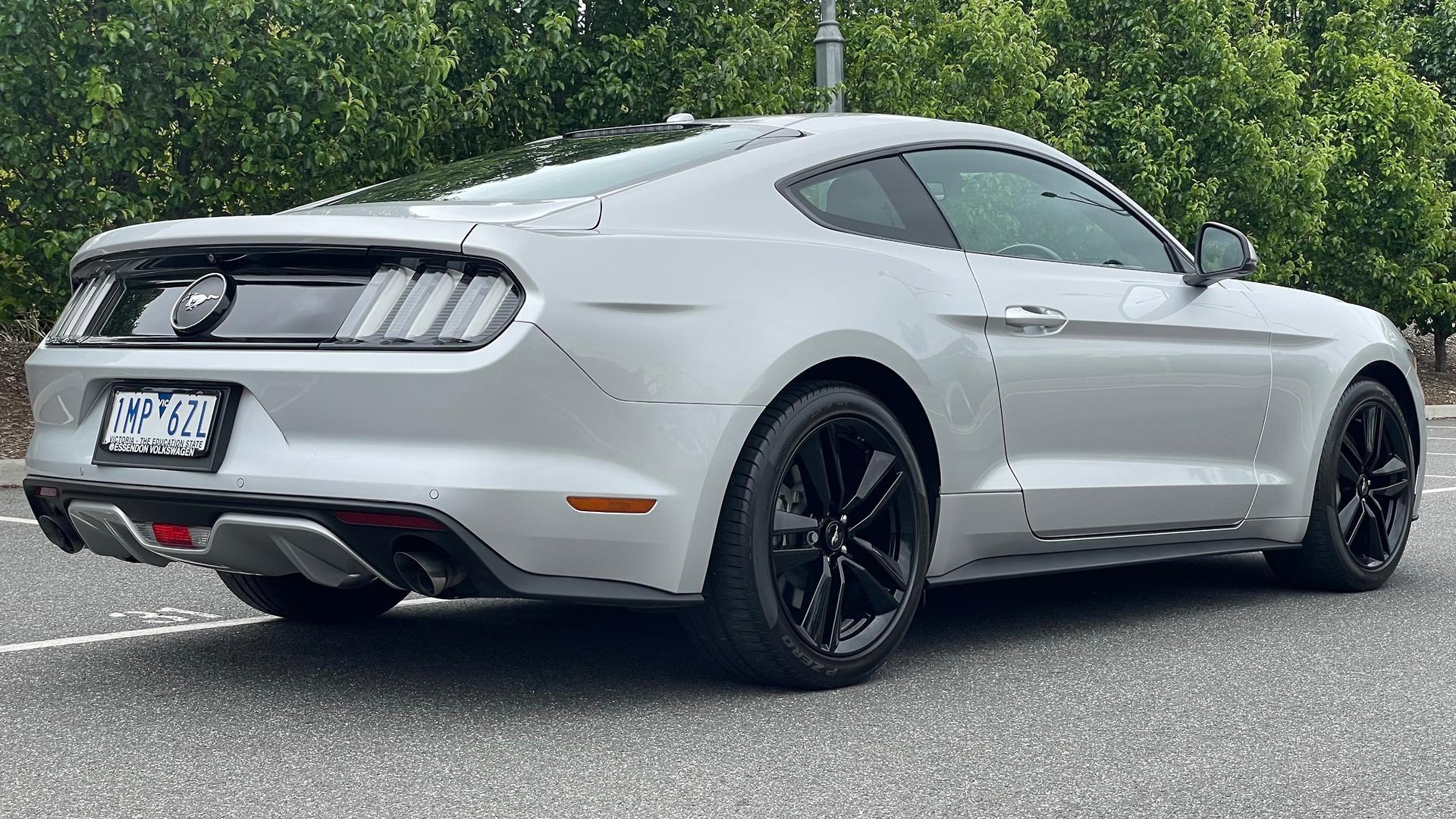 Ford Mustang image 4