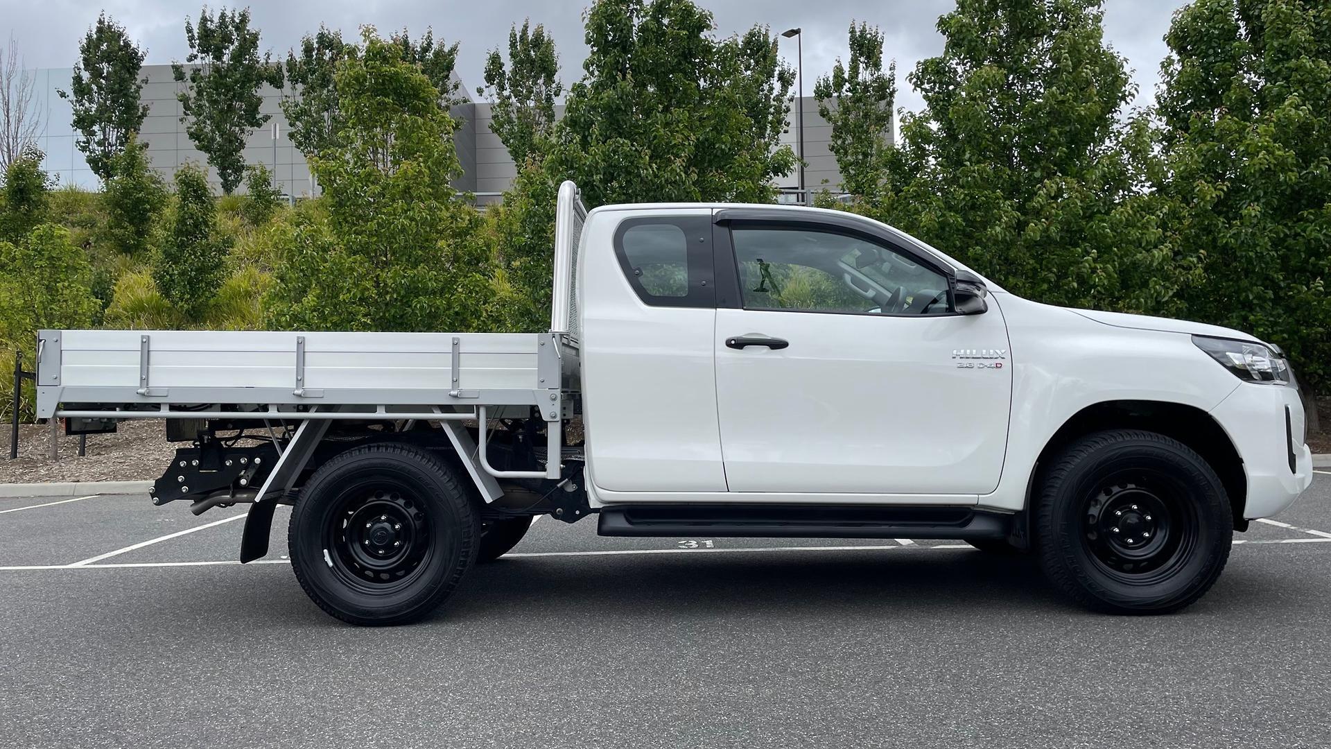 Toyota Hilux image 3