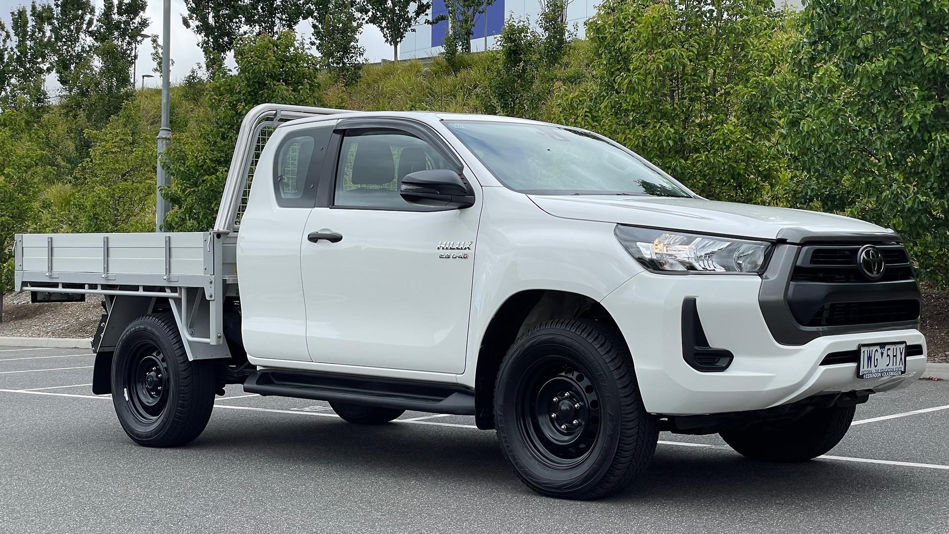 Toyota Hilux image 2