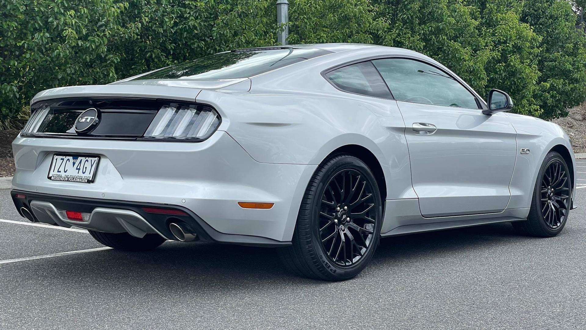 Ford Mustang image 4