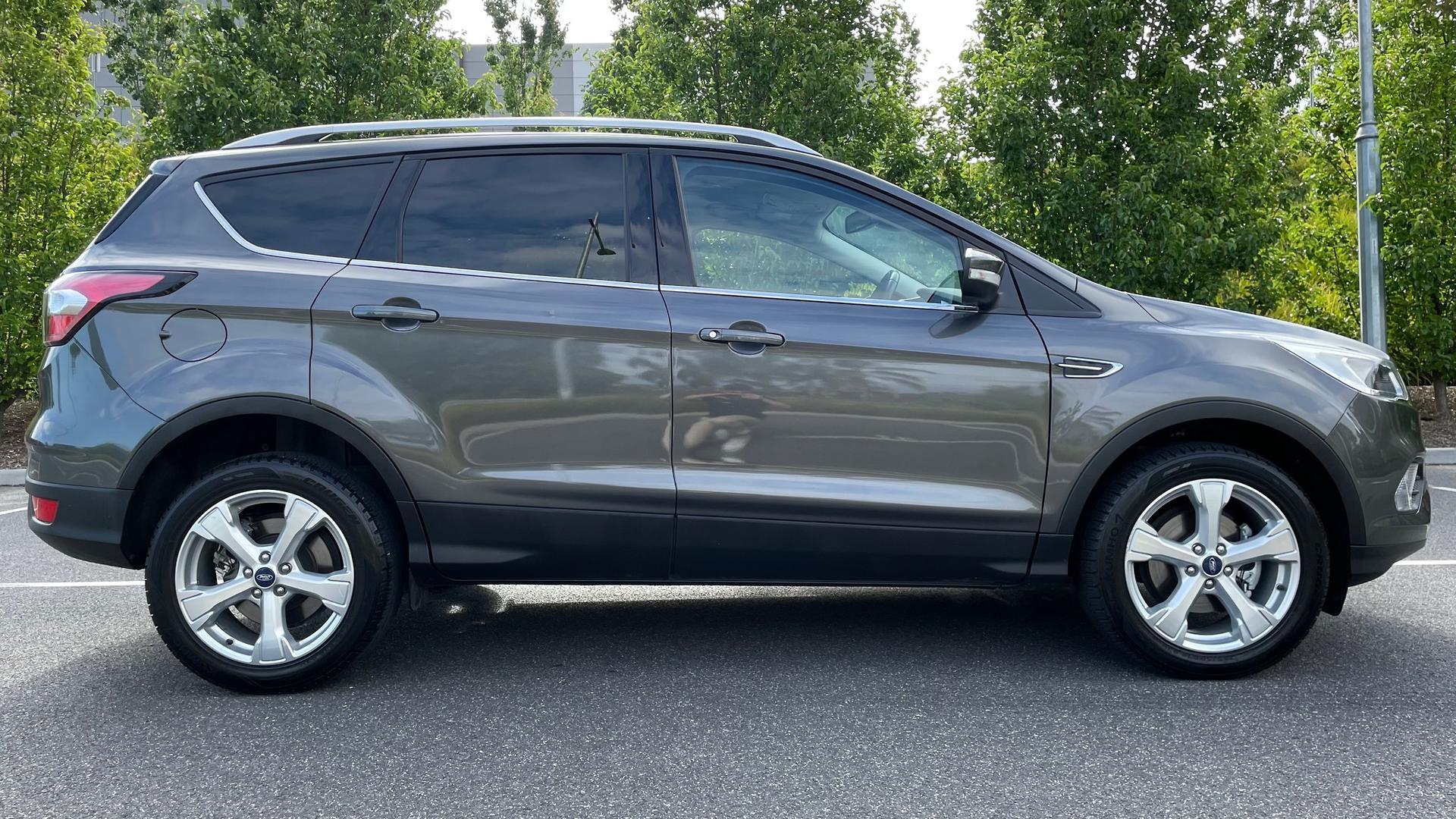 Ford Escape image 3