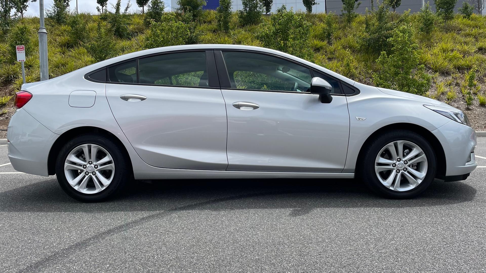 Holden Astra image 3