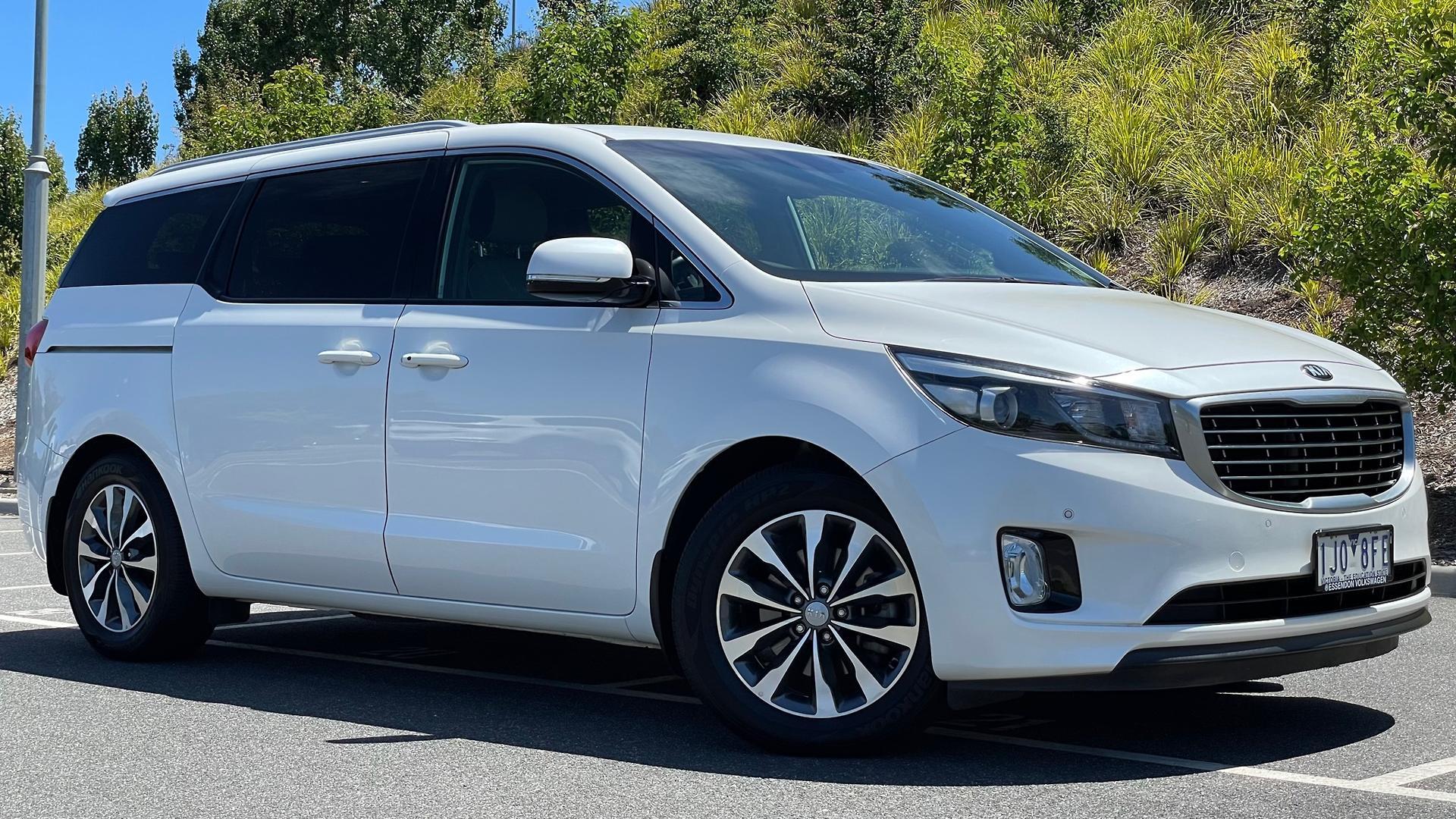 Kia Carnival image 1
