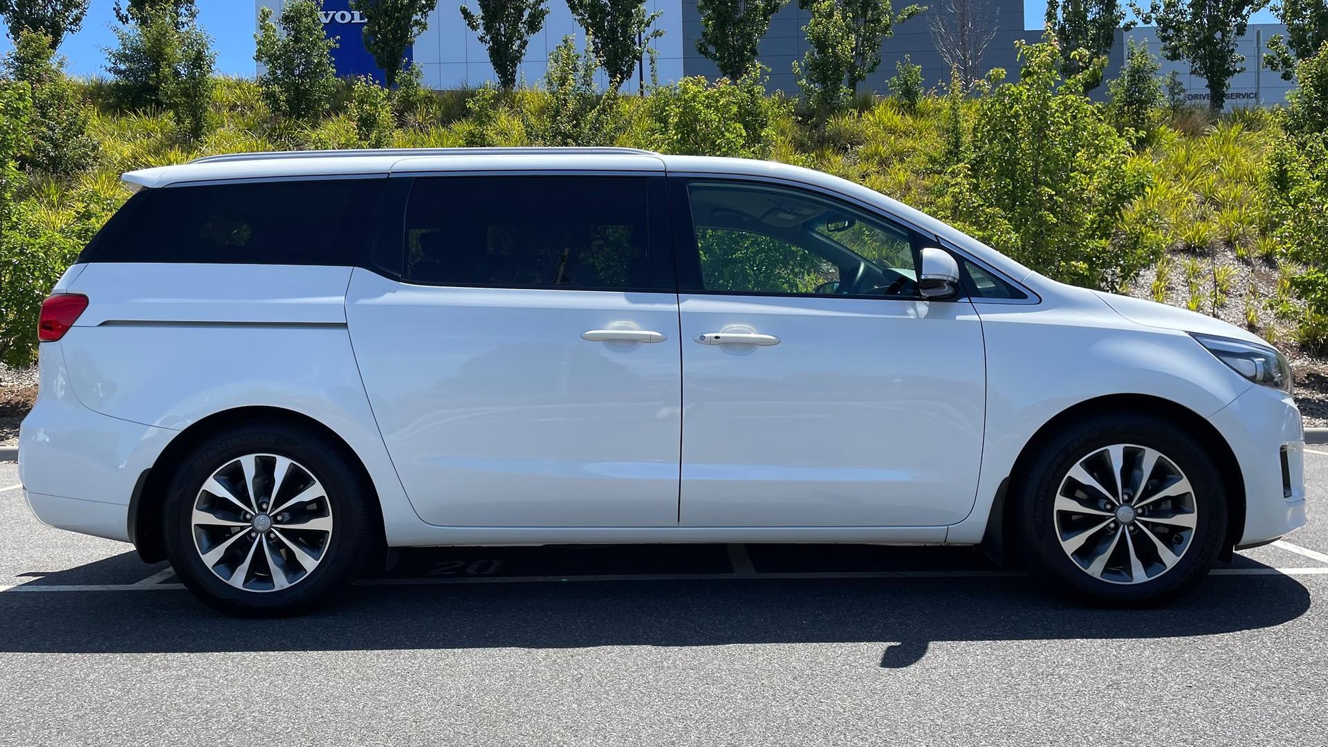 Kia Carnival image 3