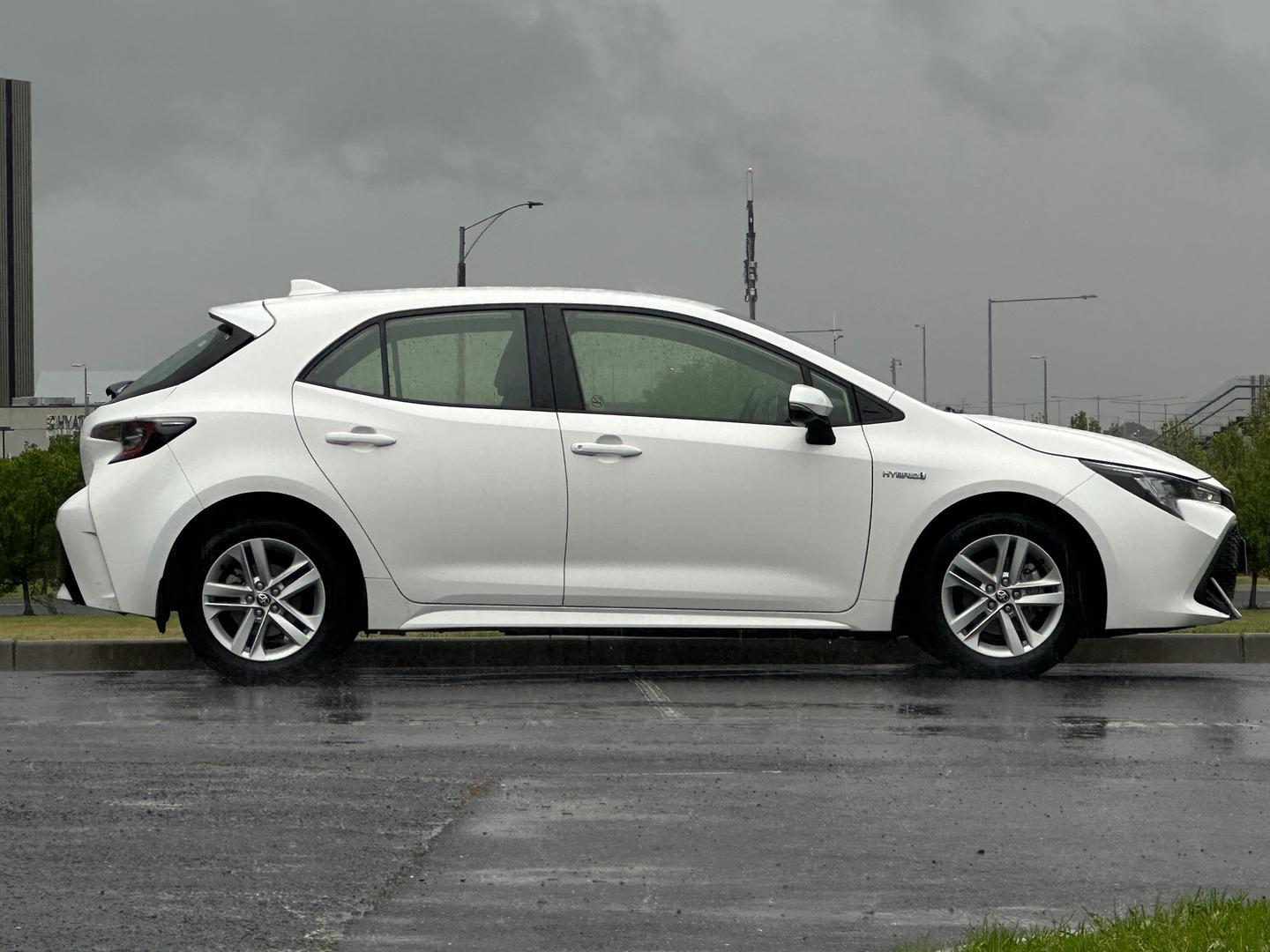 Toyota Corolla image 2