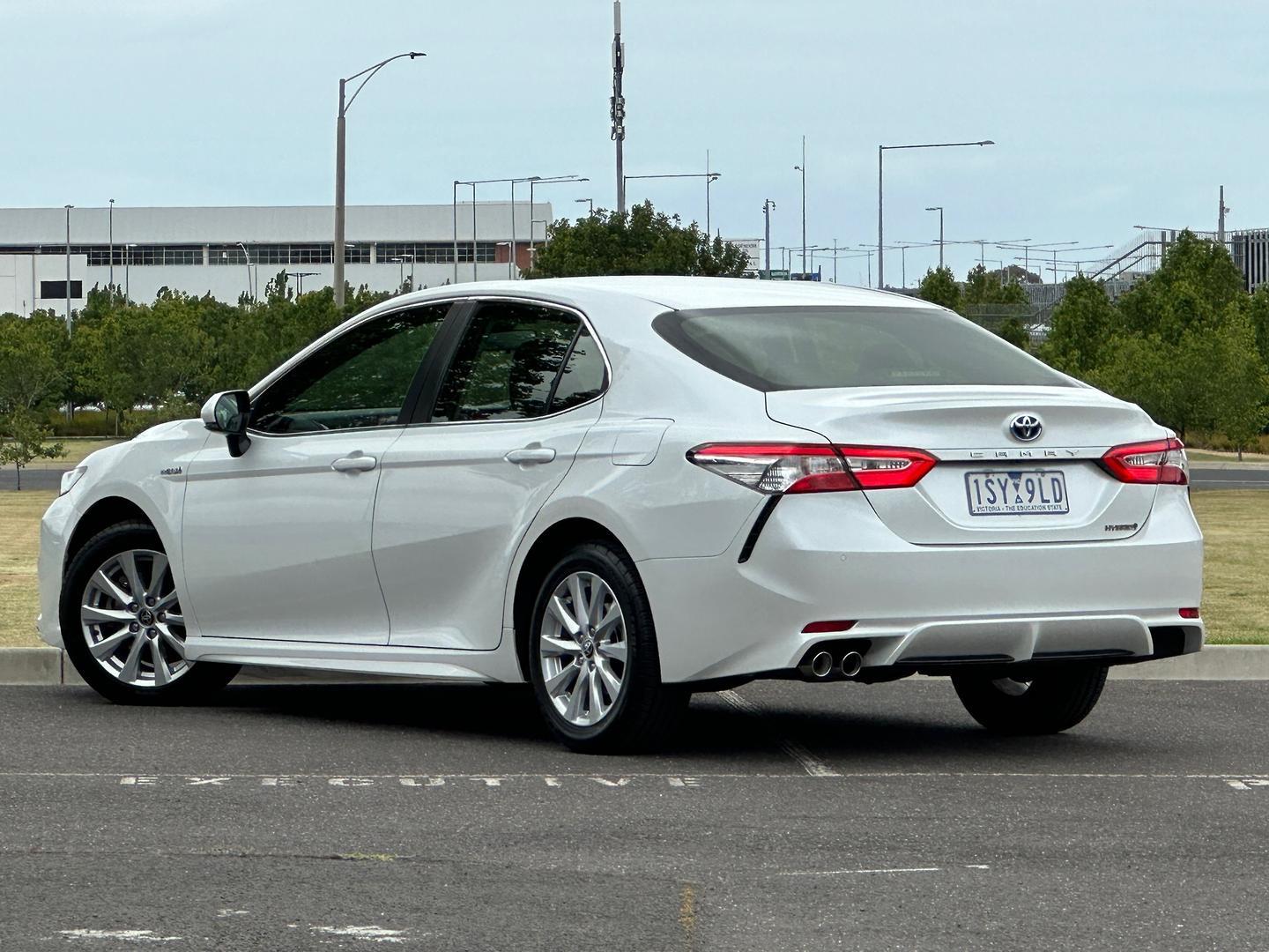 Toyota Camry image 3