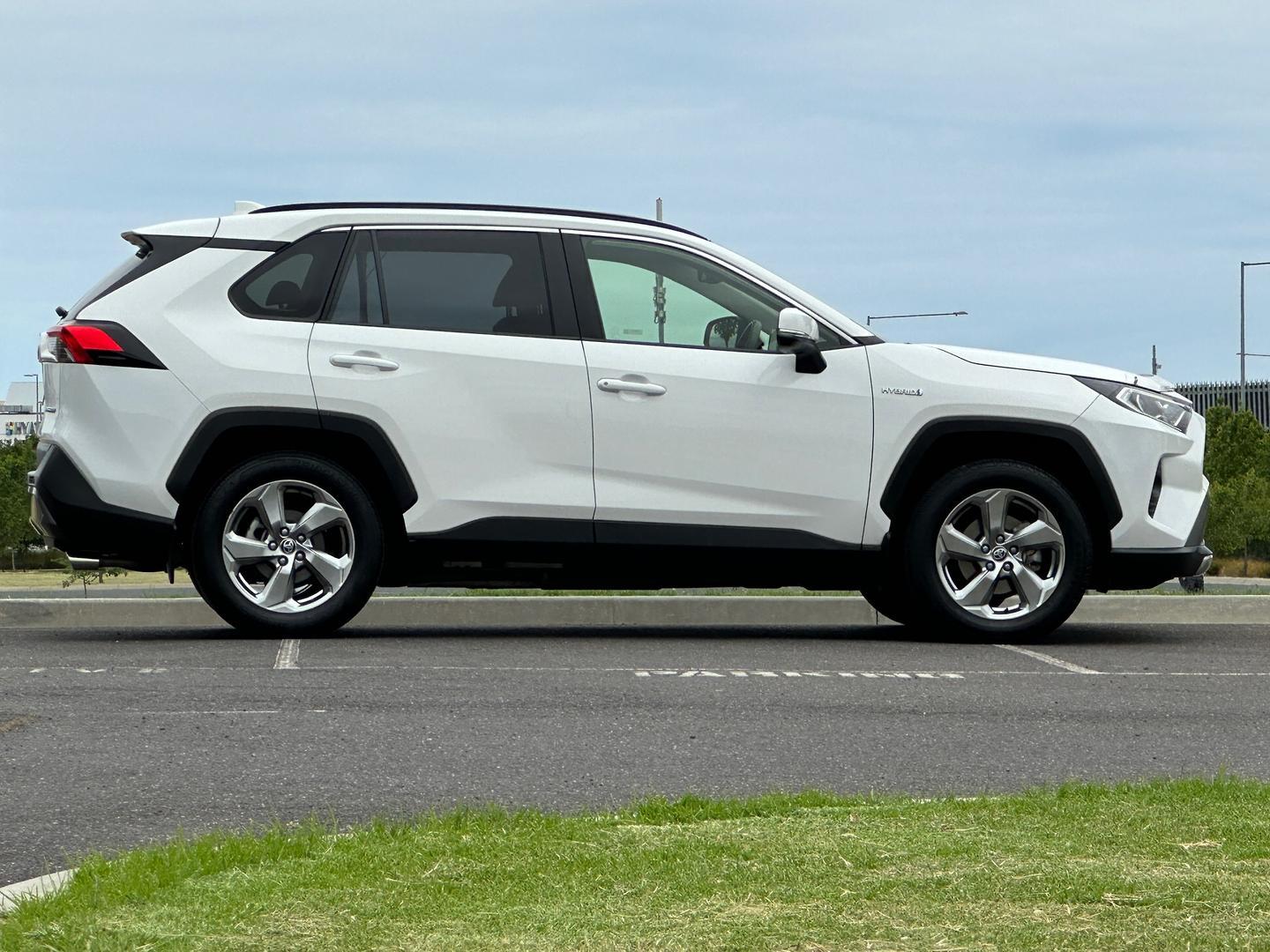 Toyota Rav4 image 2