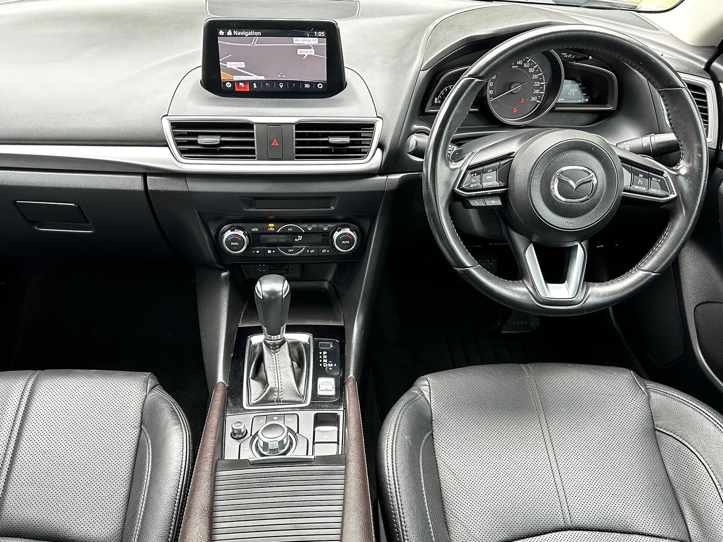 Mazda 3 image 2