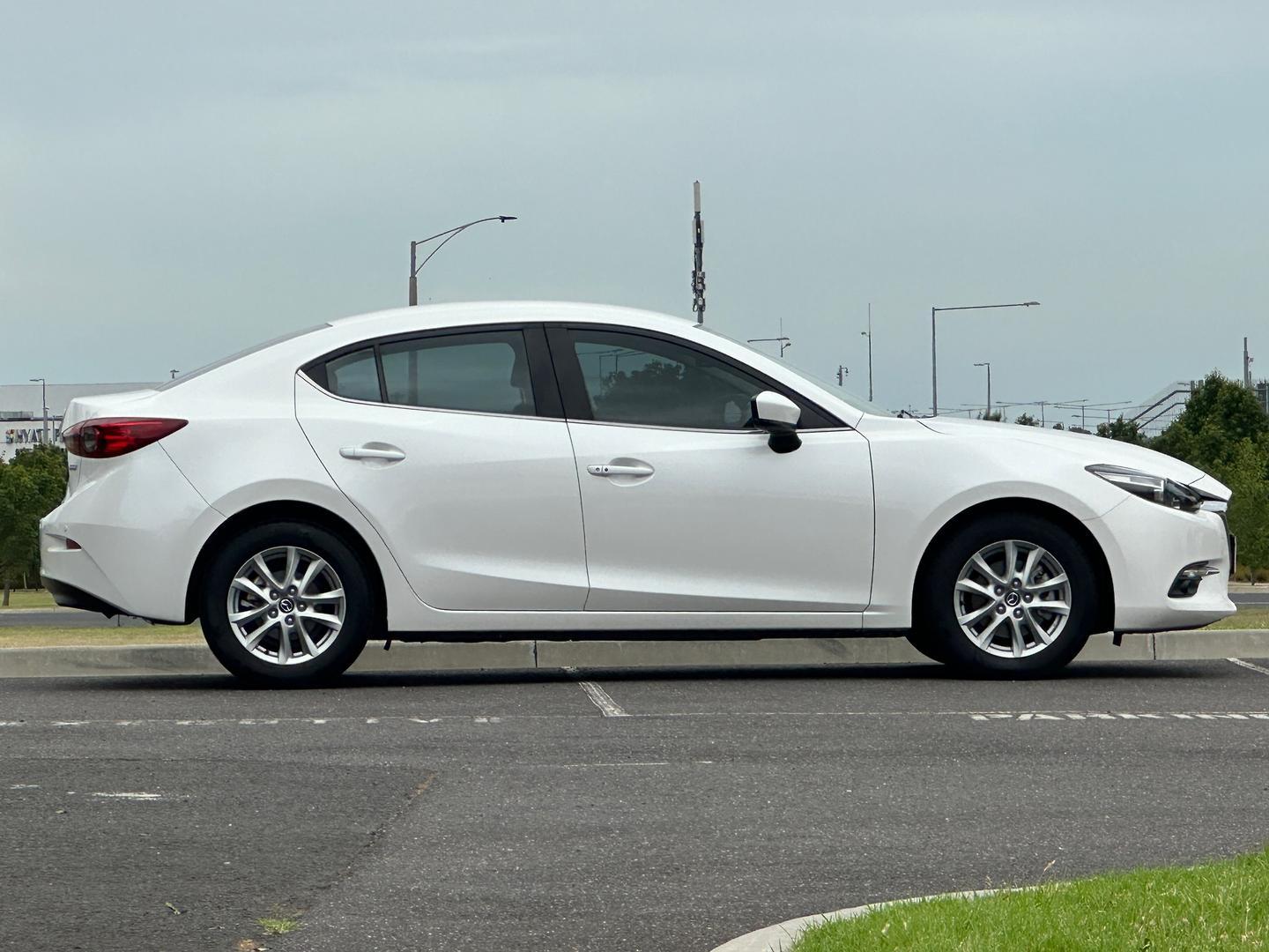 Mazda 3 image 2